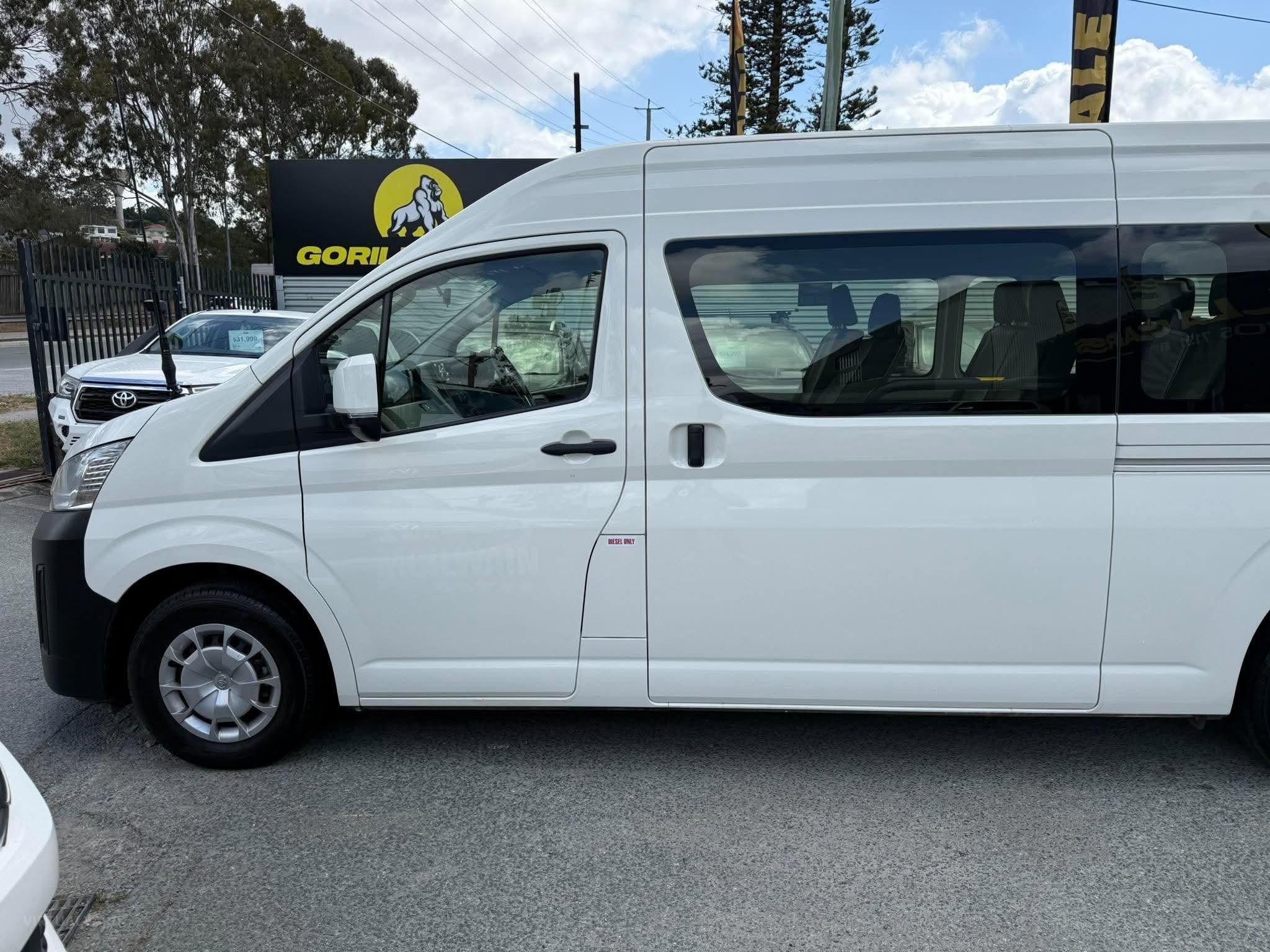 TOYOTA HIACE