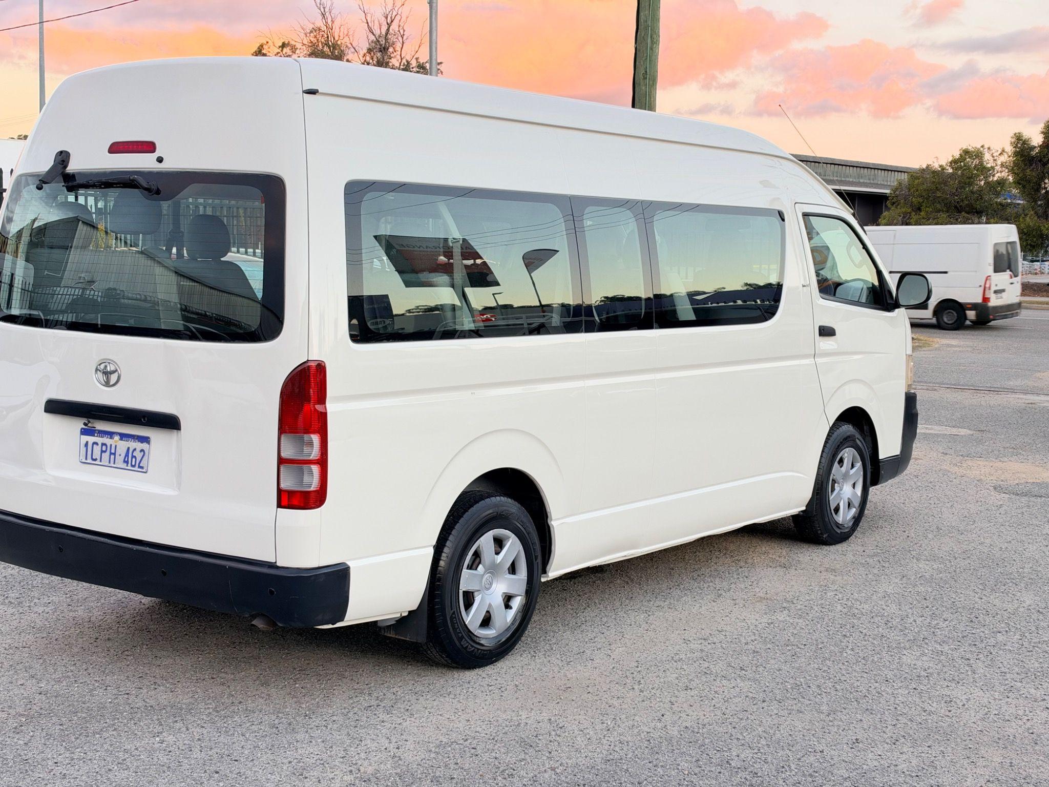 TOYOTA HIACE