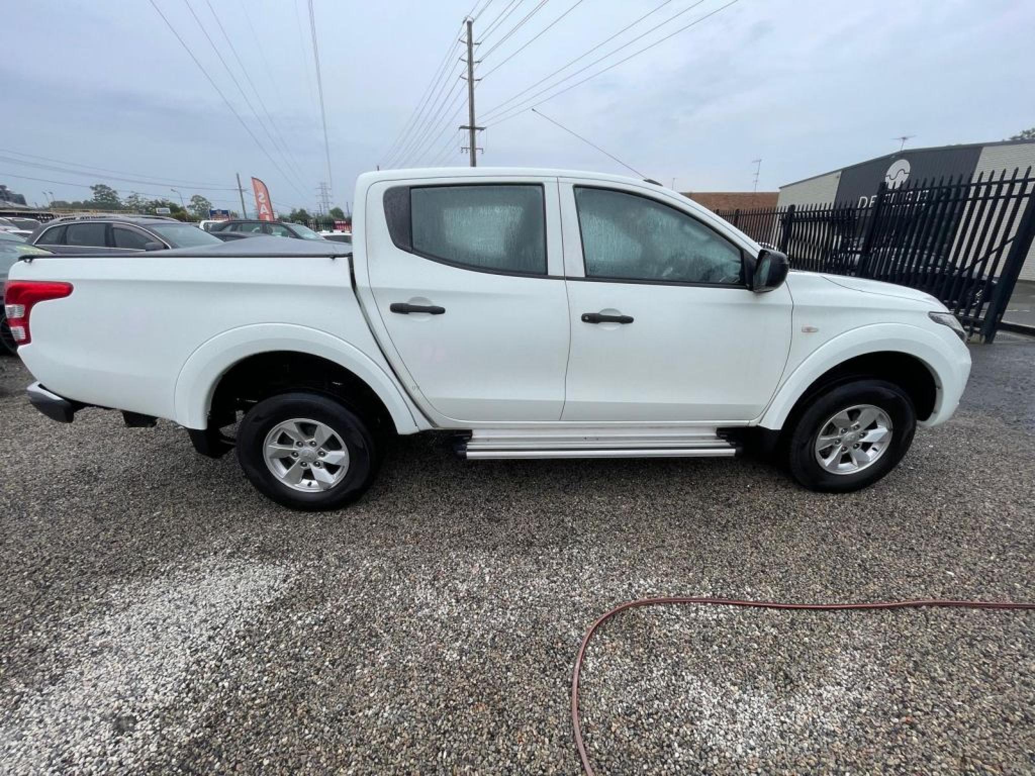 MITSUBISHI TRITON