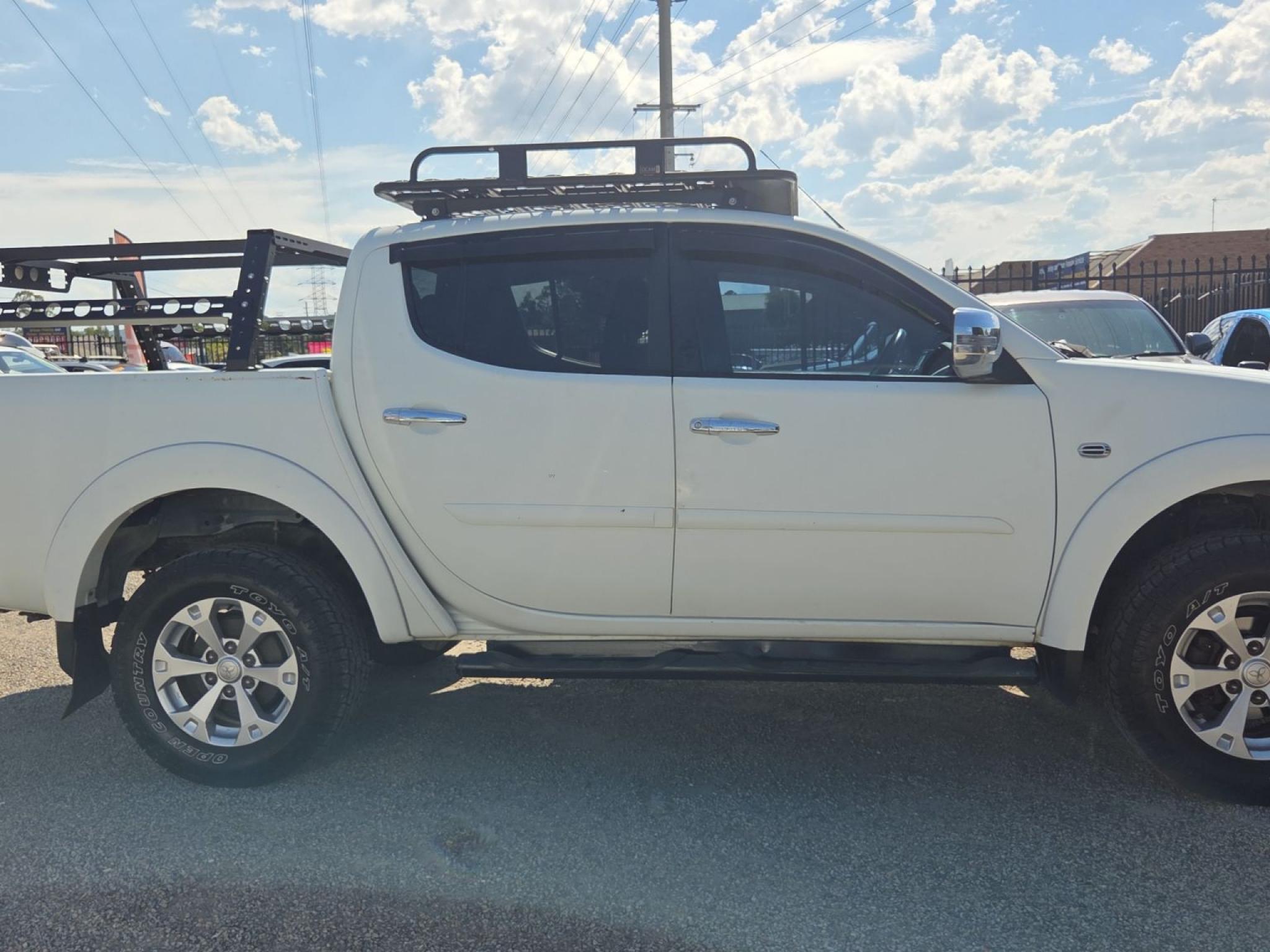 MITSUBISHI TRITON
