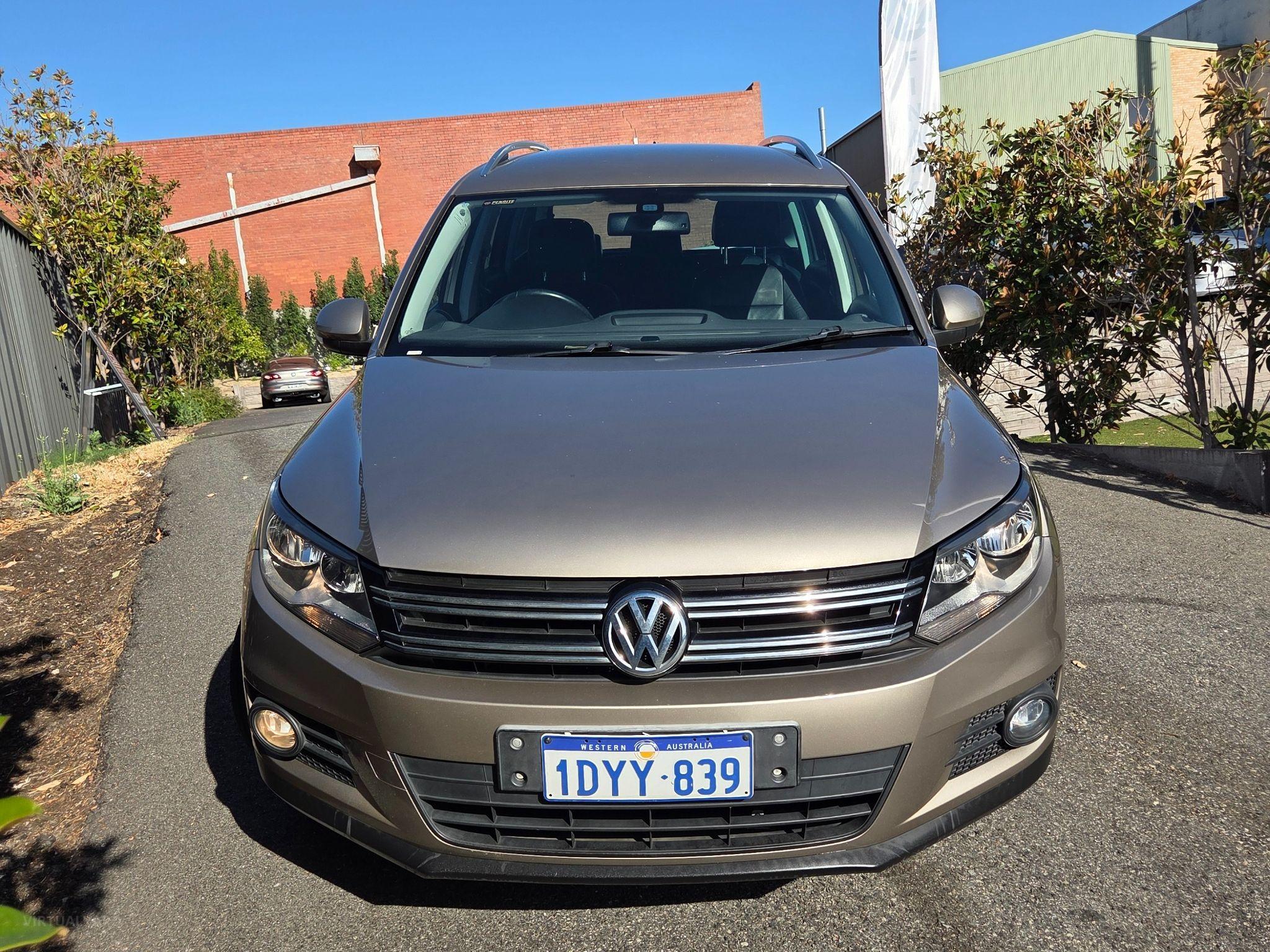 VOLKSWAGEN TIGUAN