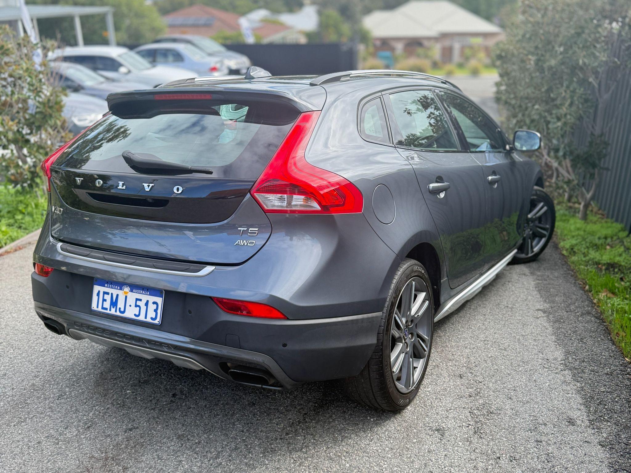 VOLVO V40