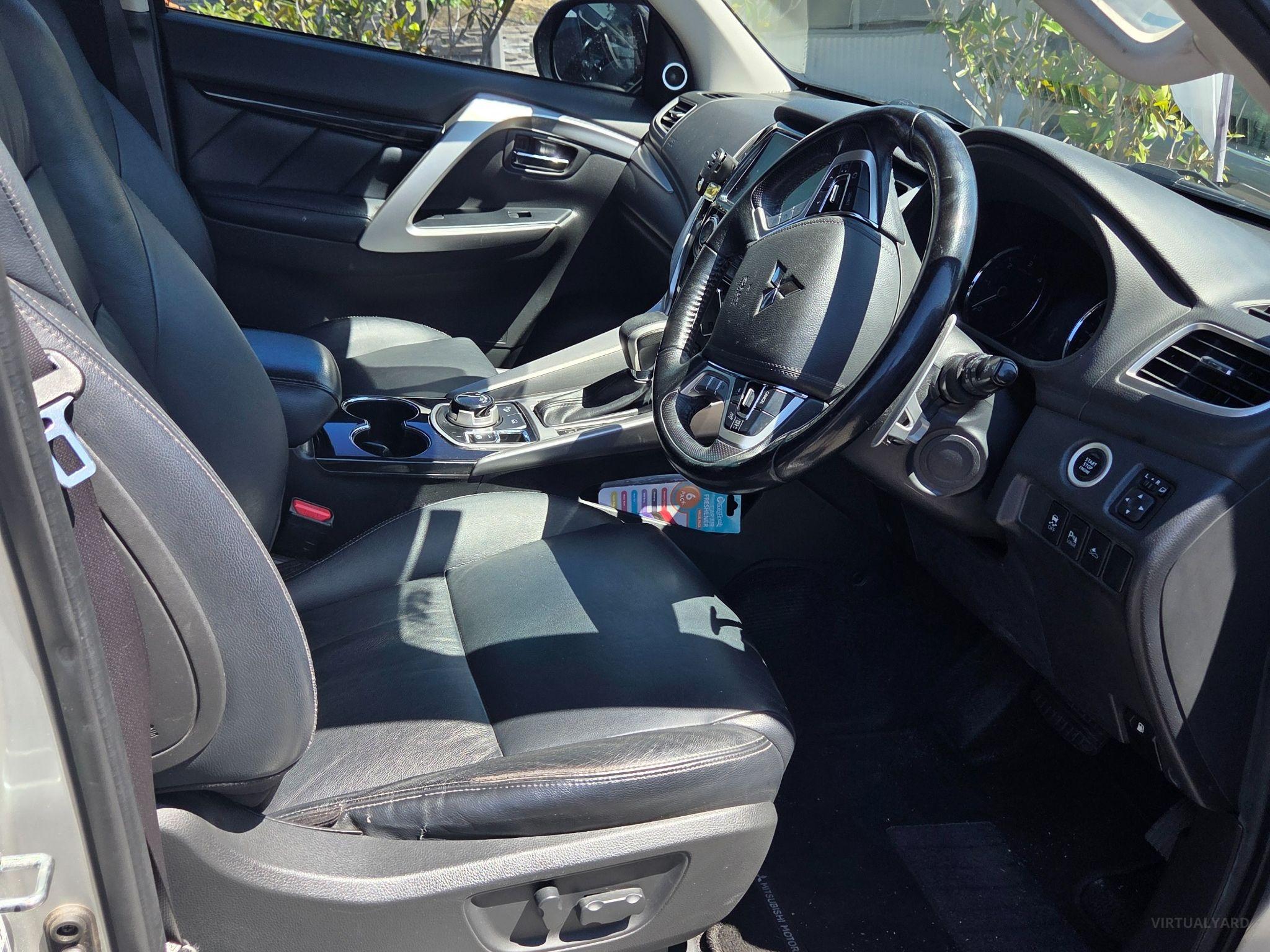 MITSUBISHI PAJERO SPORT