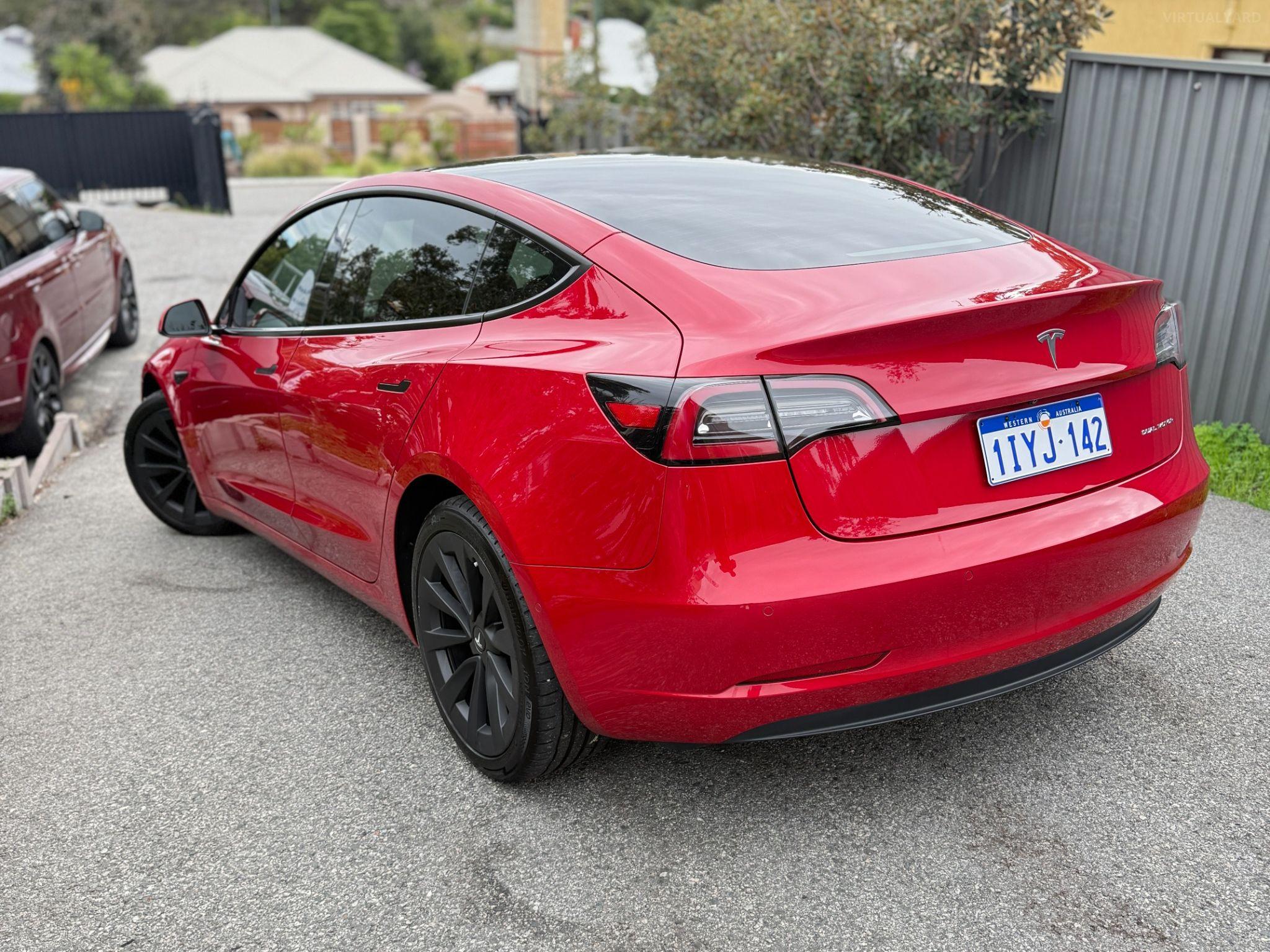 TESLA MODEL 3