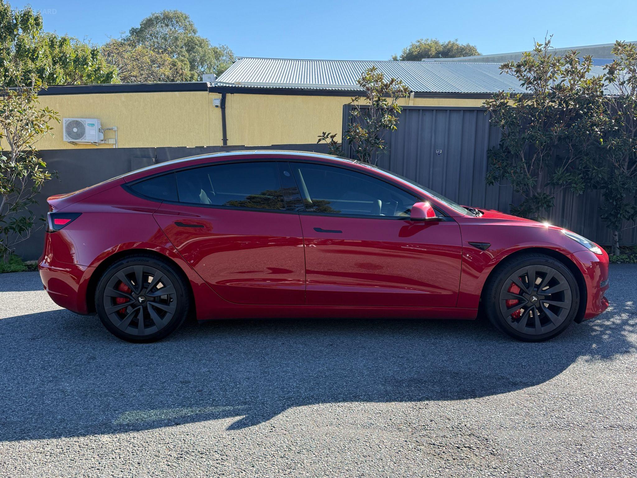 TESLA MODEL 3