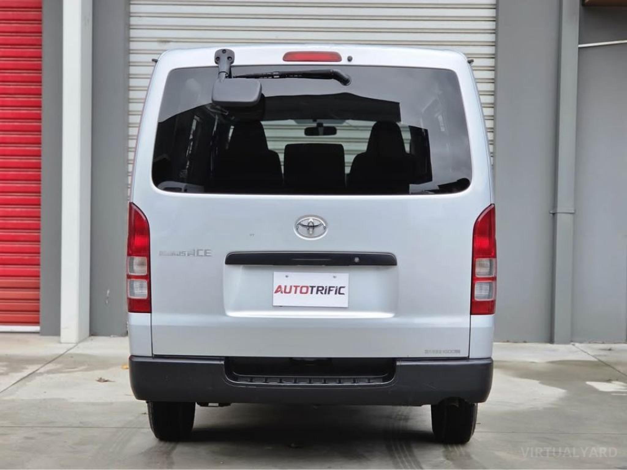 TOYOTA HIACE 4WD