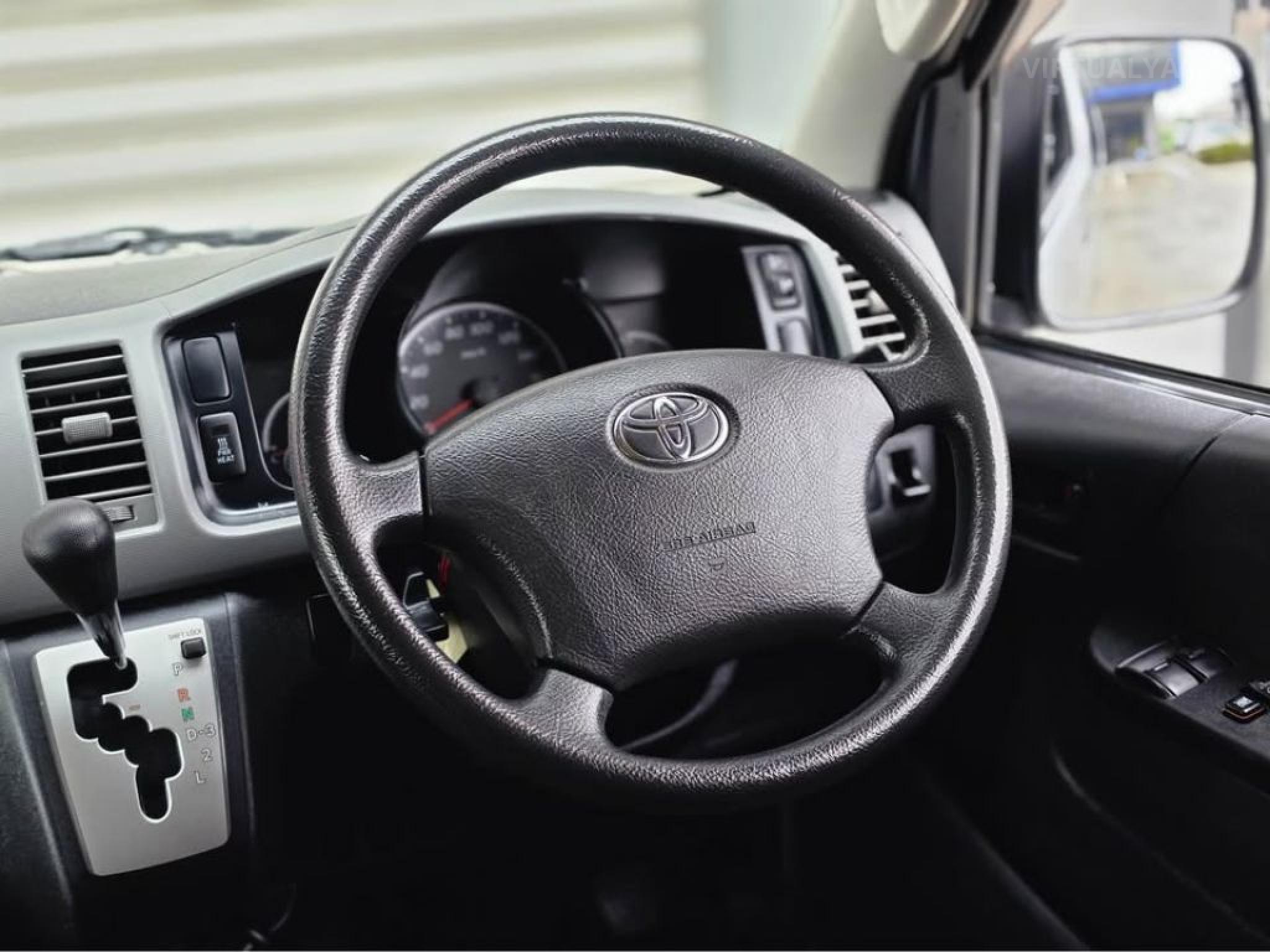 TOYOTA HIACE 4WD