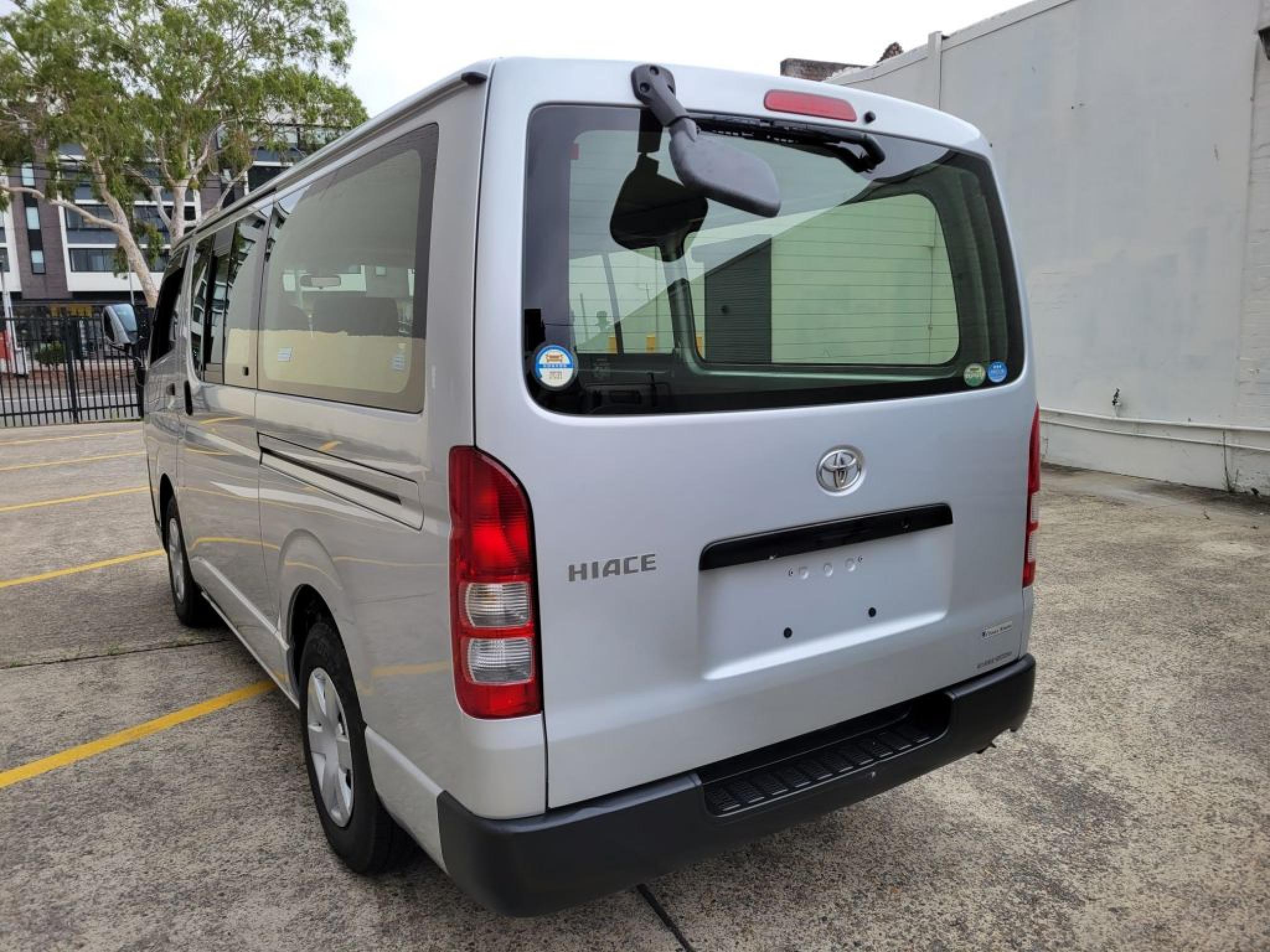TOYOTA HIACE