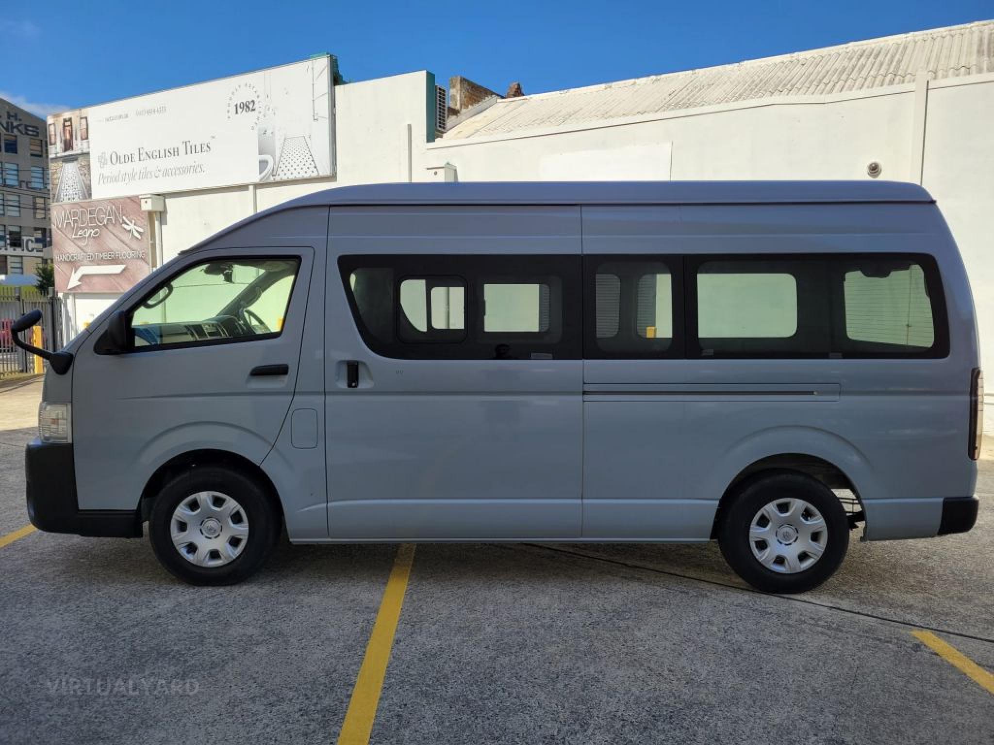 TOYOTA HIACE