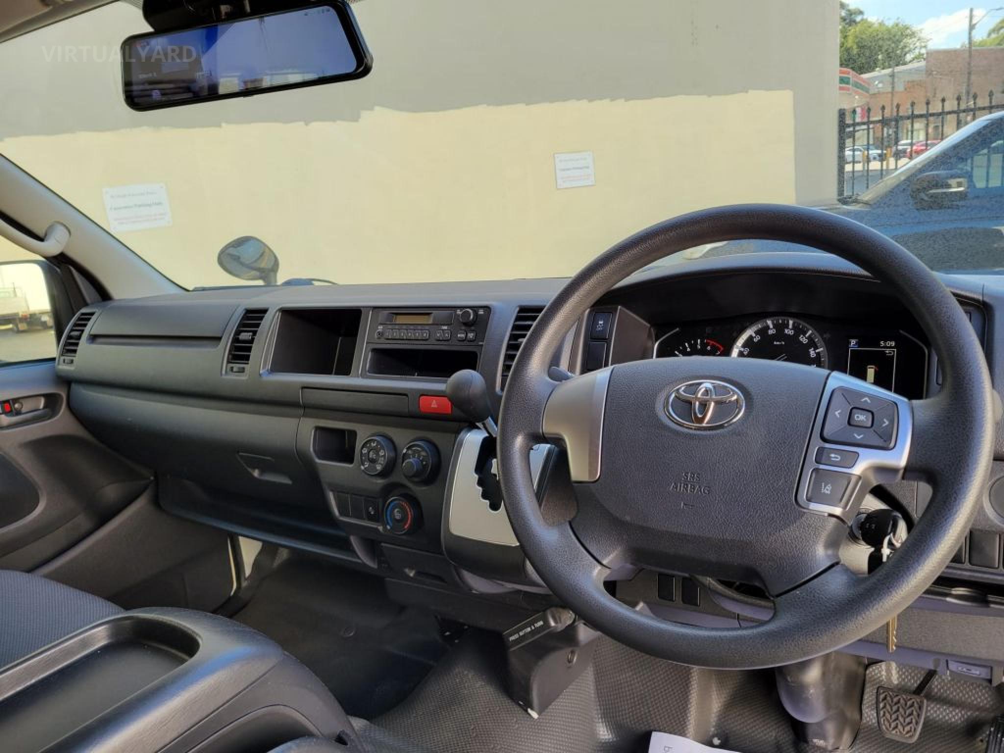 TOYOTA HIACE