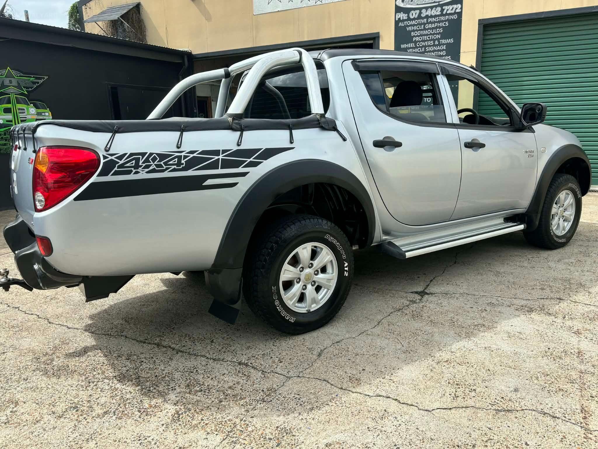 MITSUBISHI TRITON