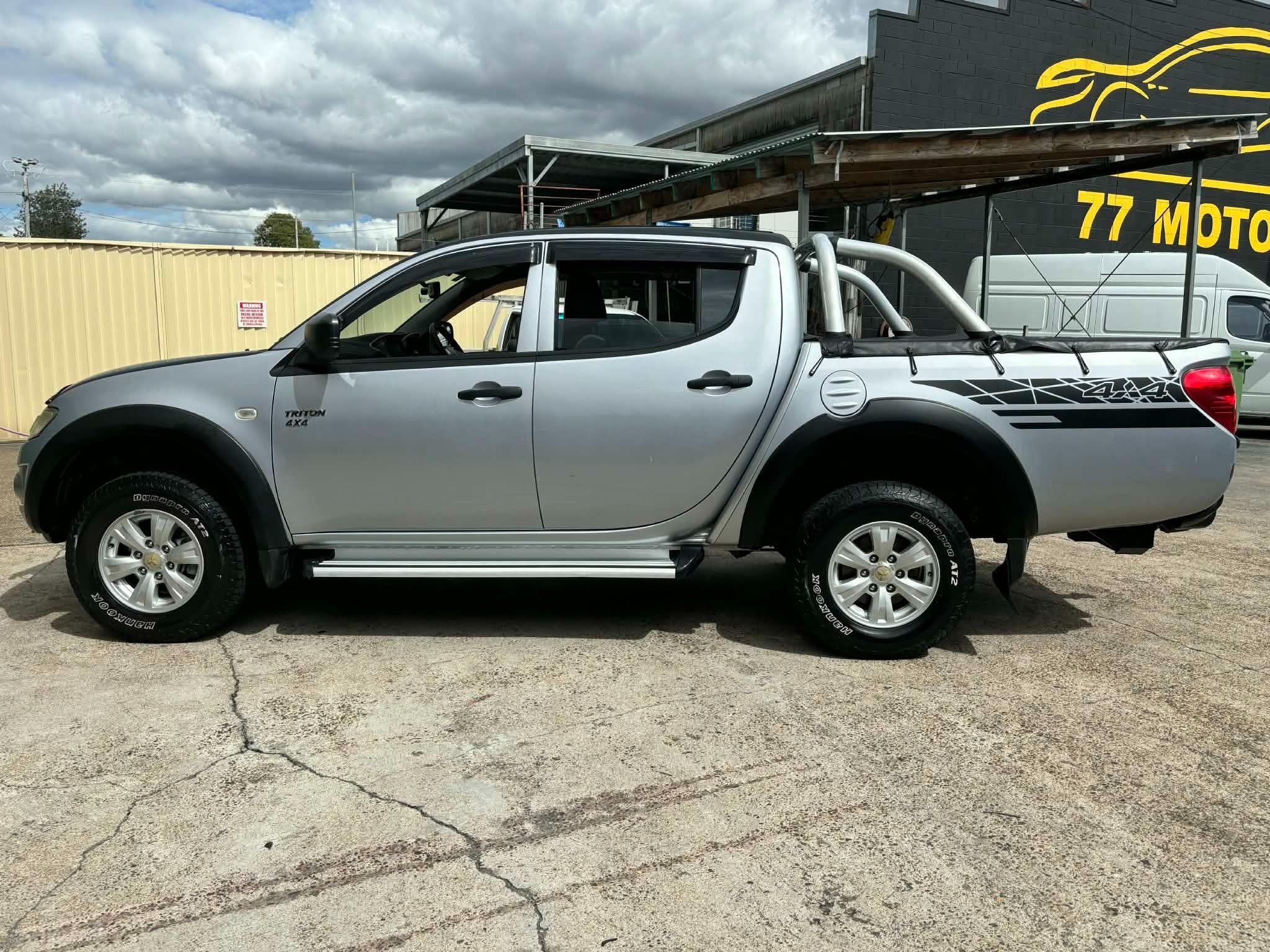 MITSUBISHI TRITON