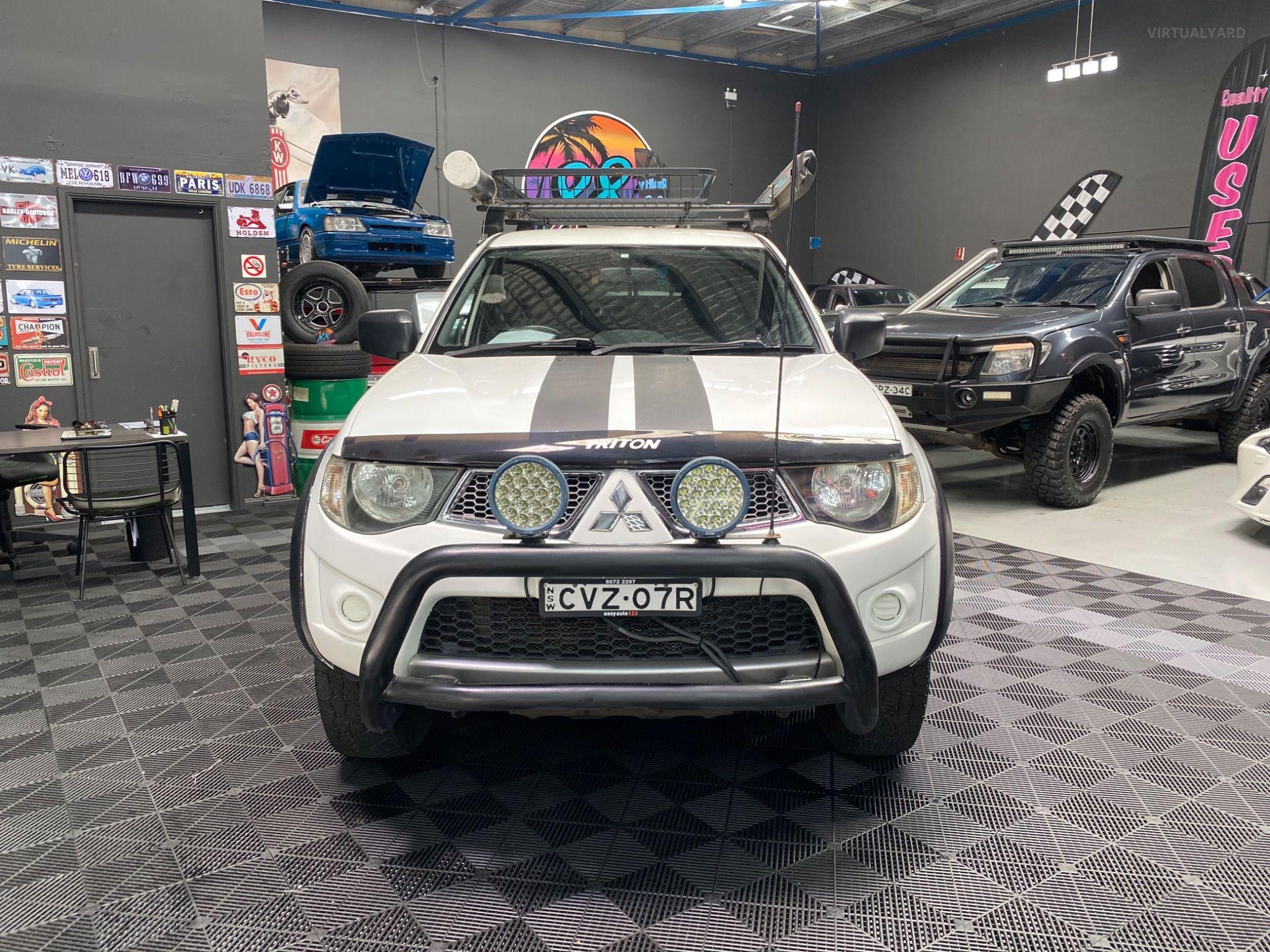 MITSUBISHI TRITON