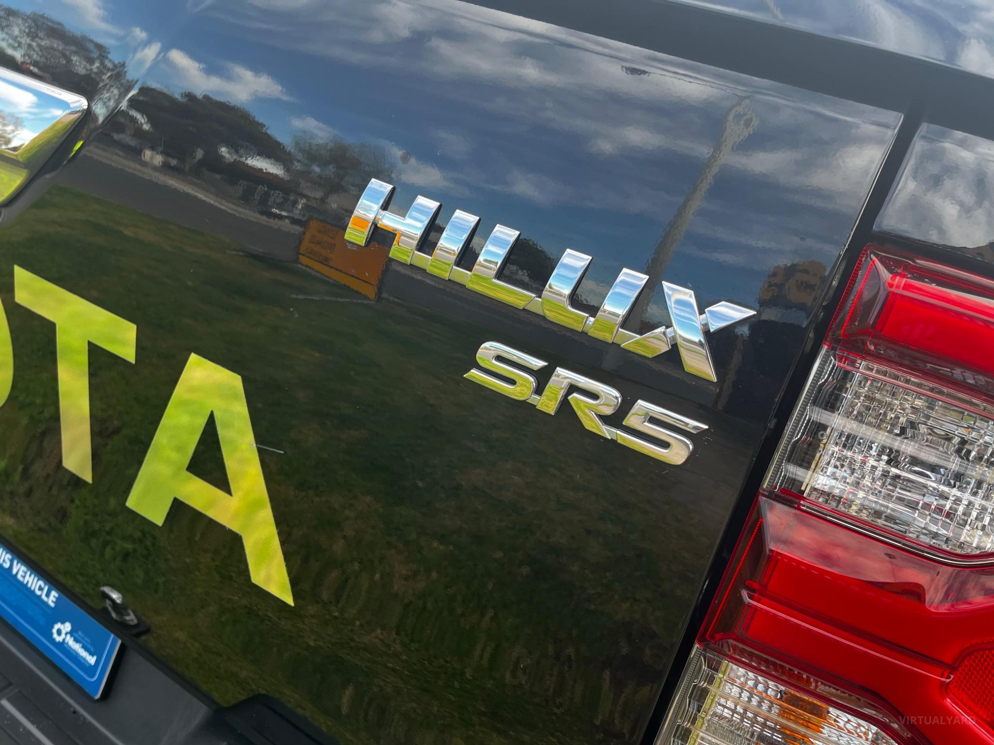 TOYOTA HILUX