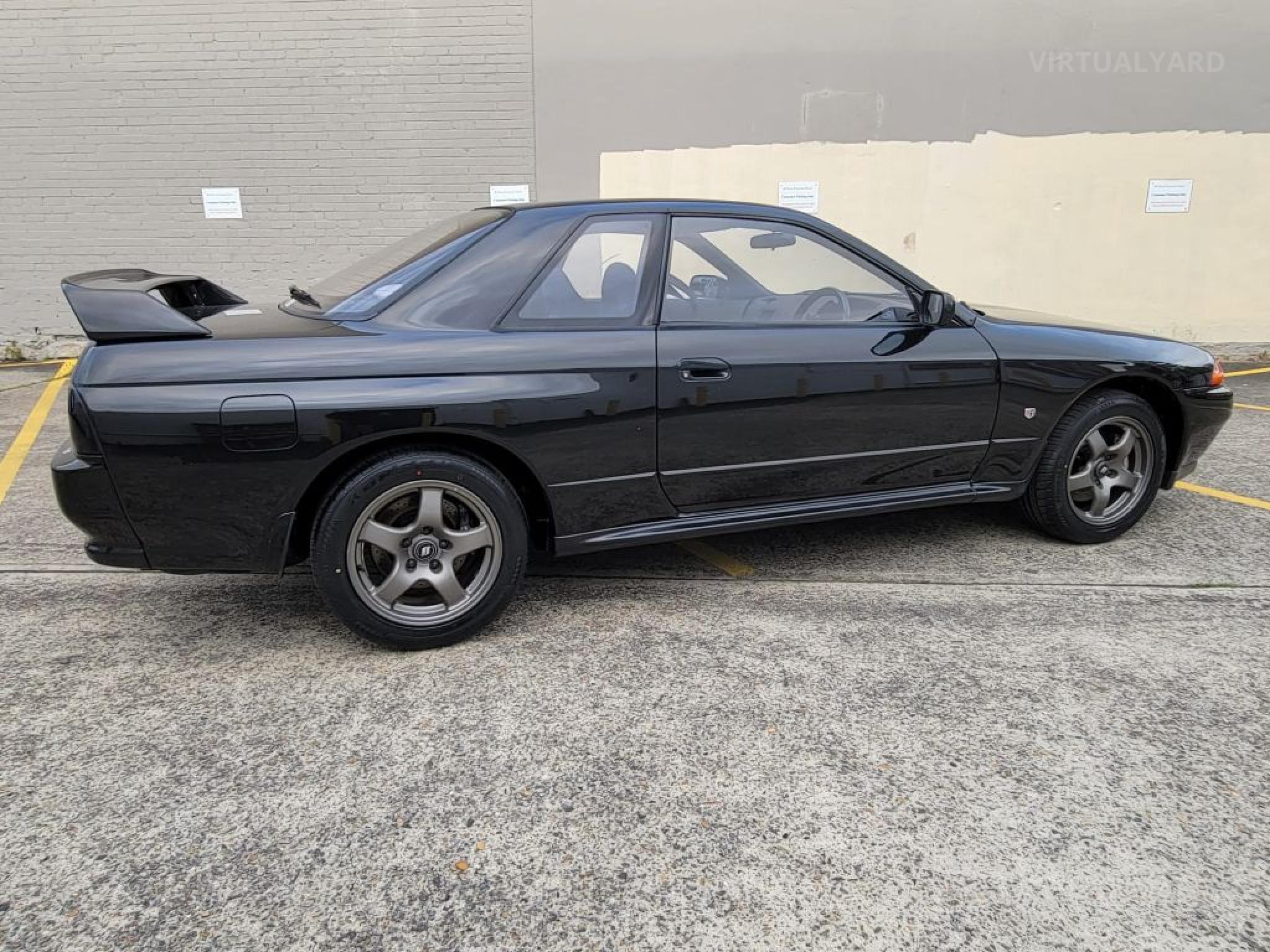 NISSAN SKYLINE