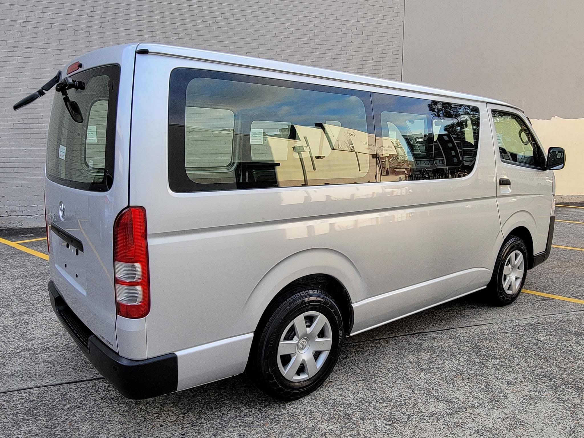 TOYOTA HIACE