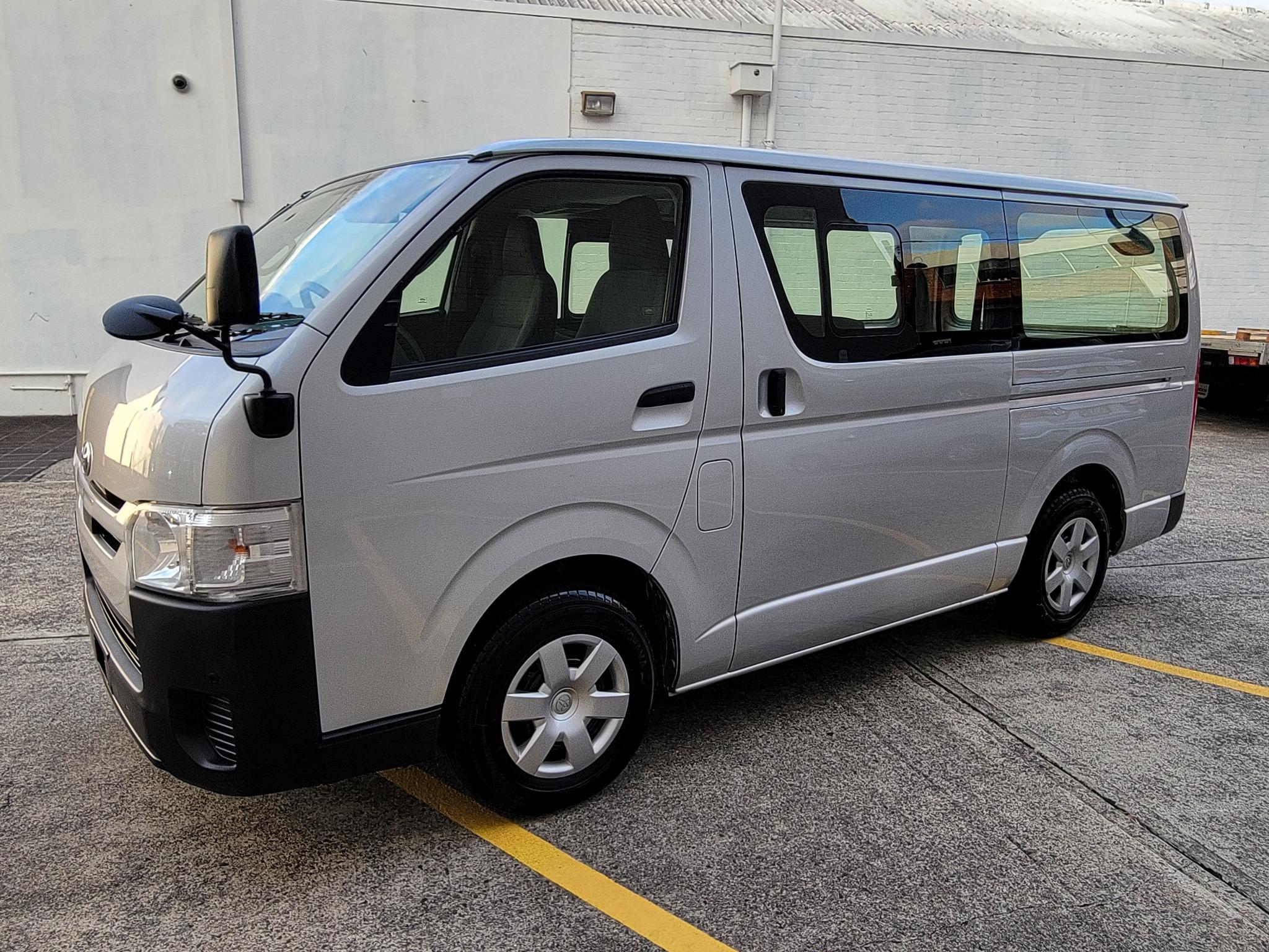 TOYOTA HIACE