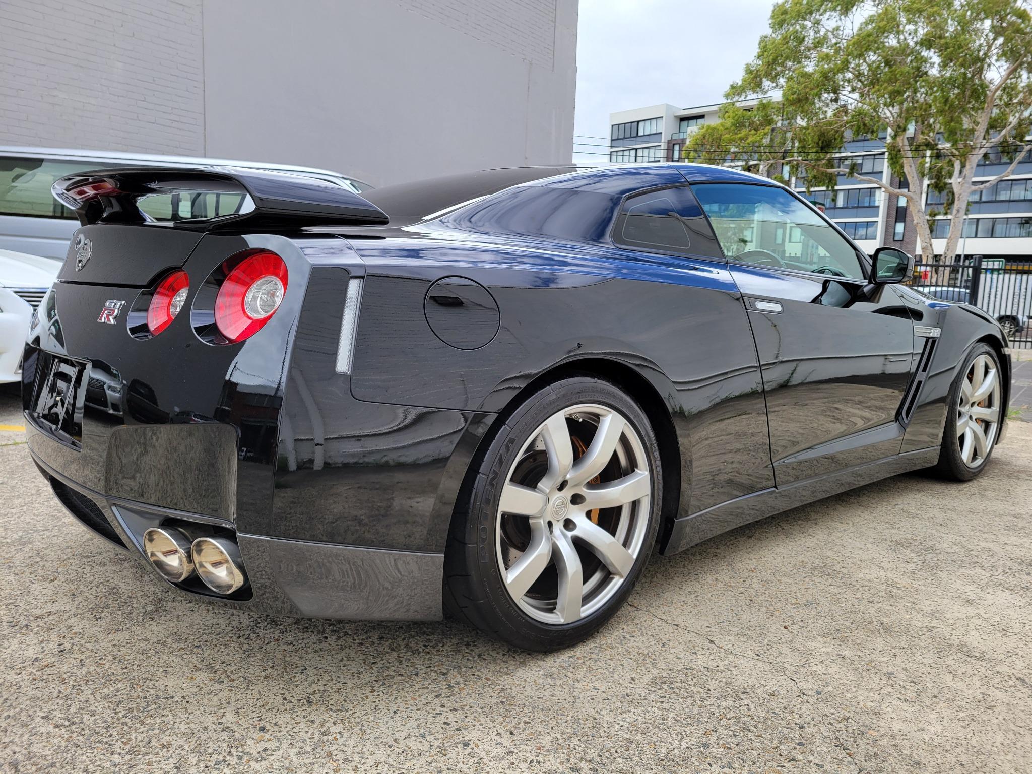 NISSAN GT-R