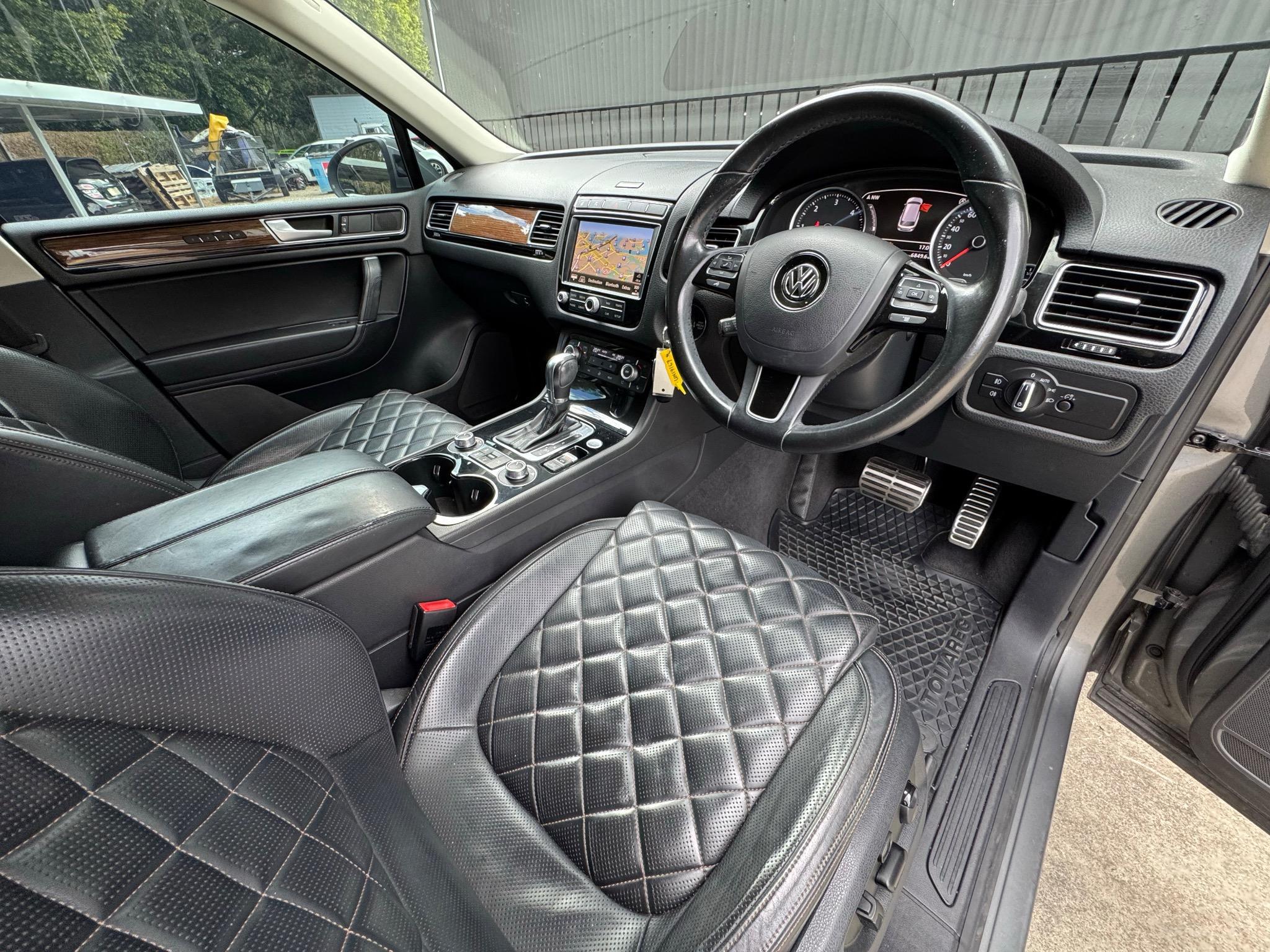 VOLKSWAGEN TOUAREG