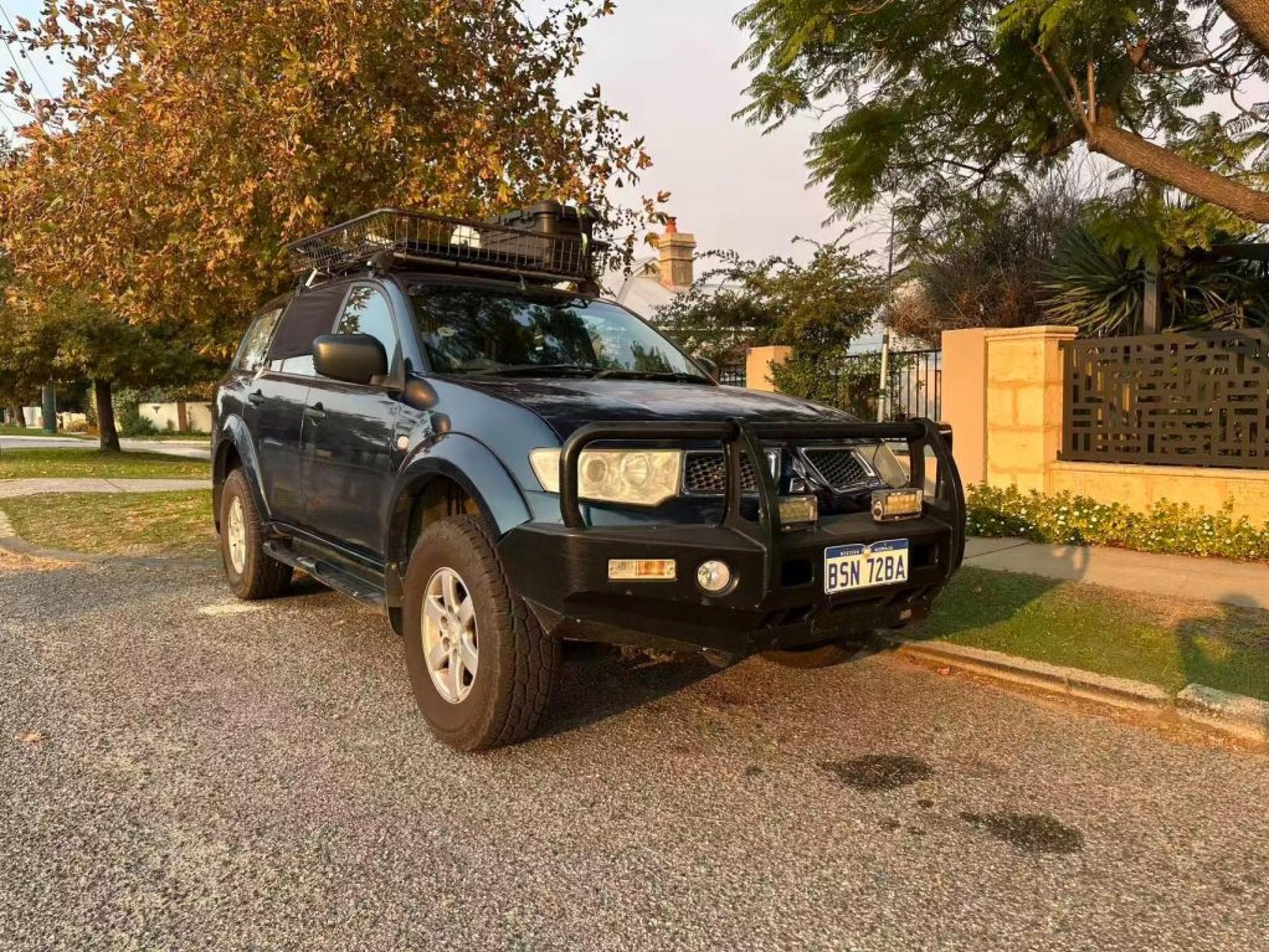 MITSUBISHI CHALLENGER