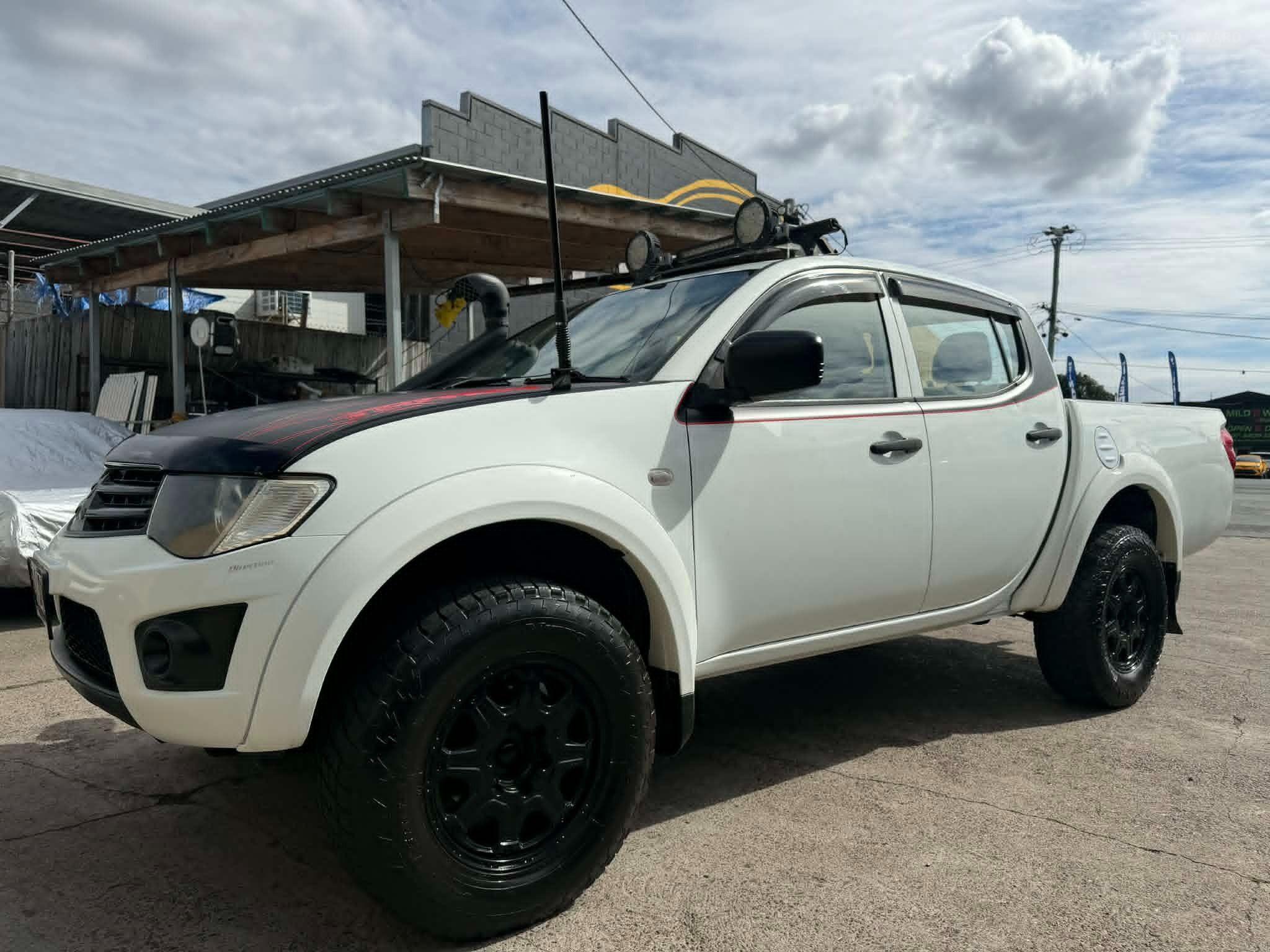 MITSUBISHI TRITON