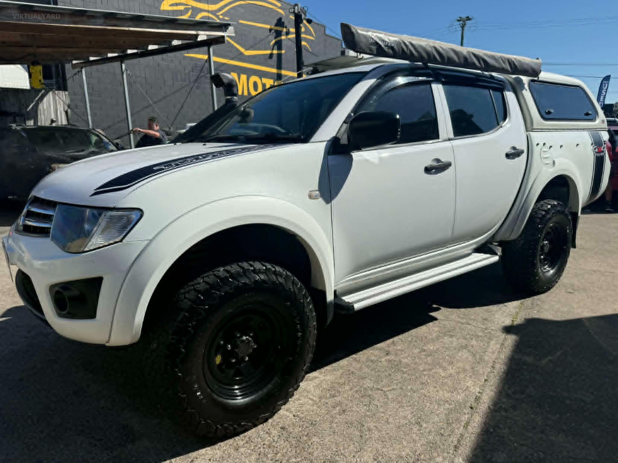 MITSUBISHI TRITON