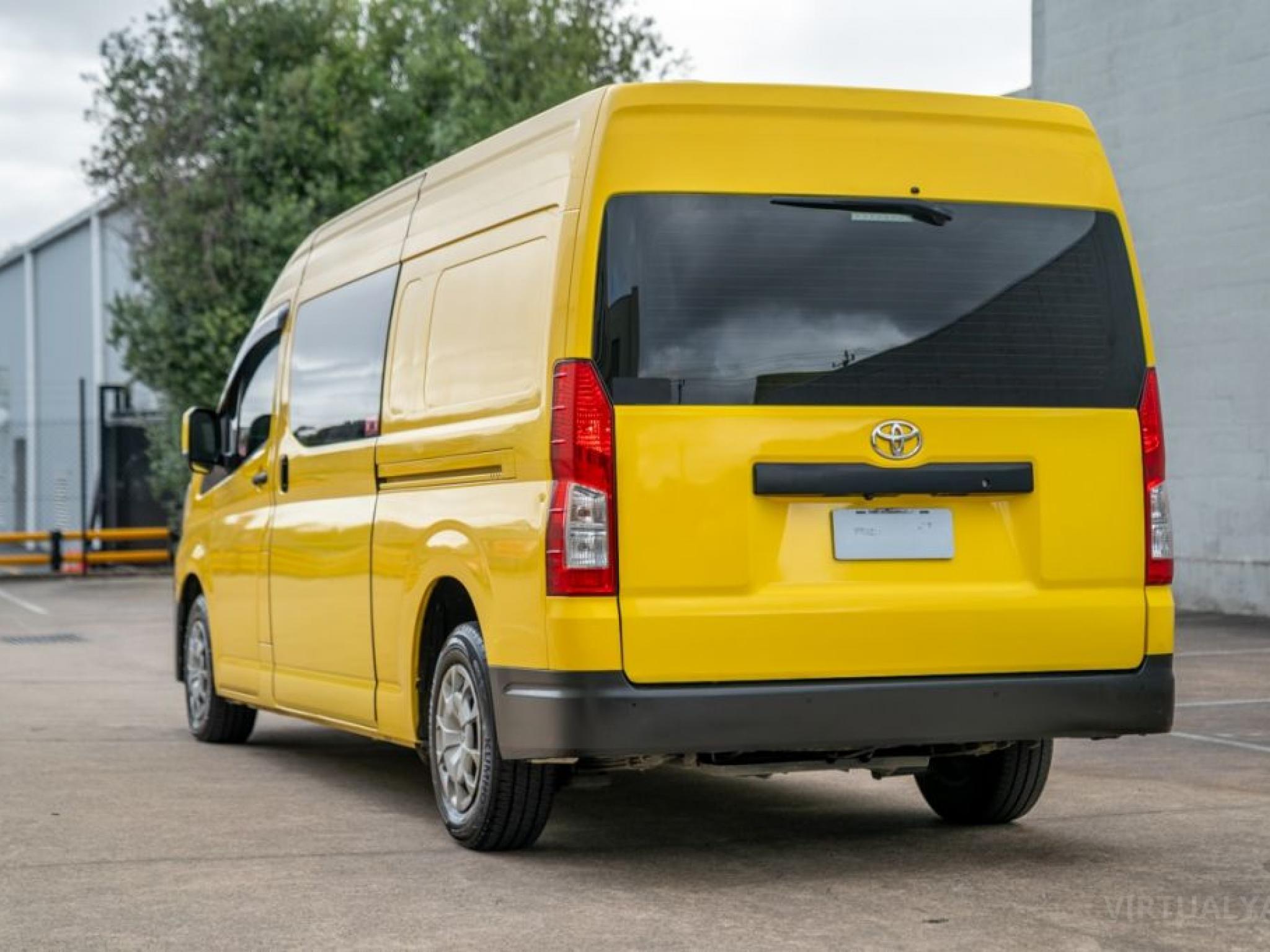 TOYOTA HIACE