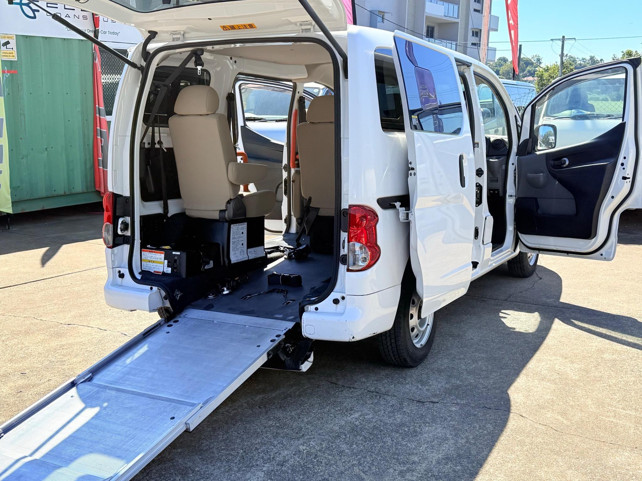 NISSAN e-NV200