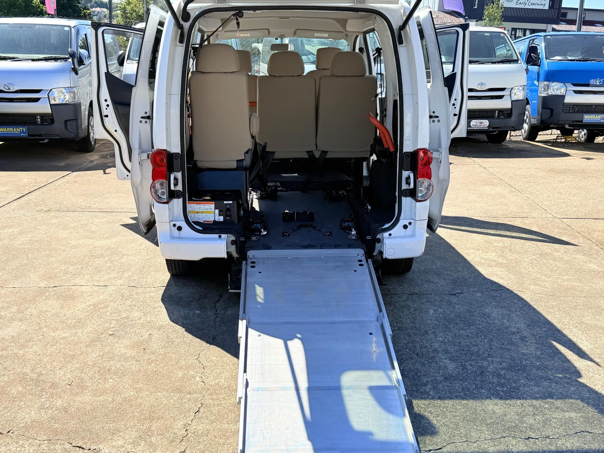 NISSAN e-NV200