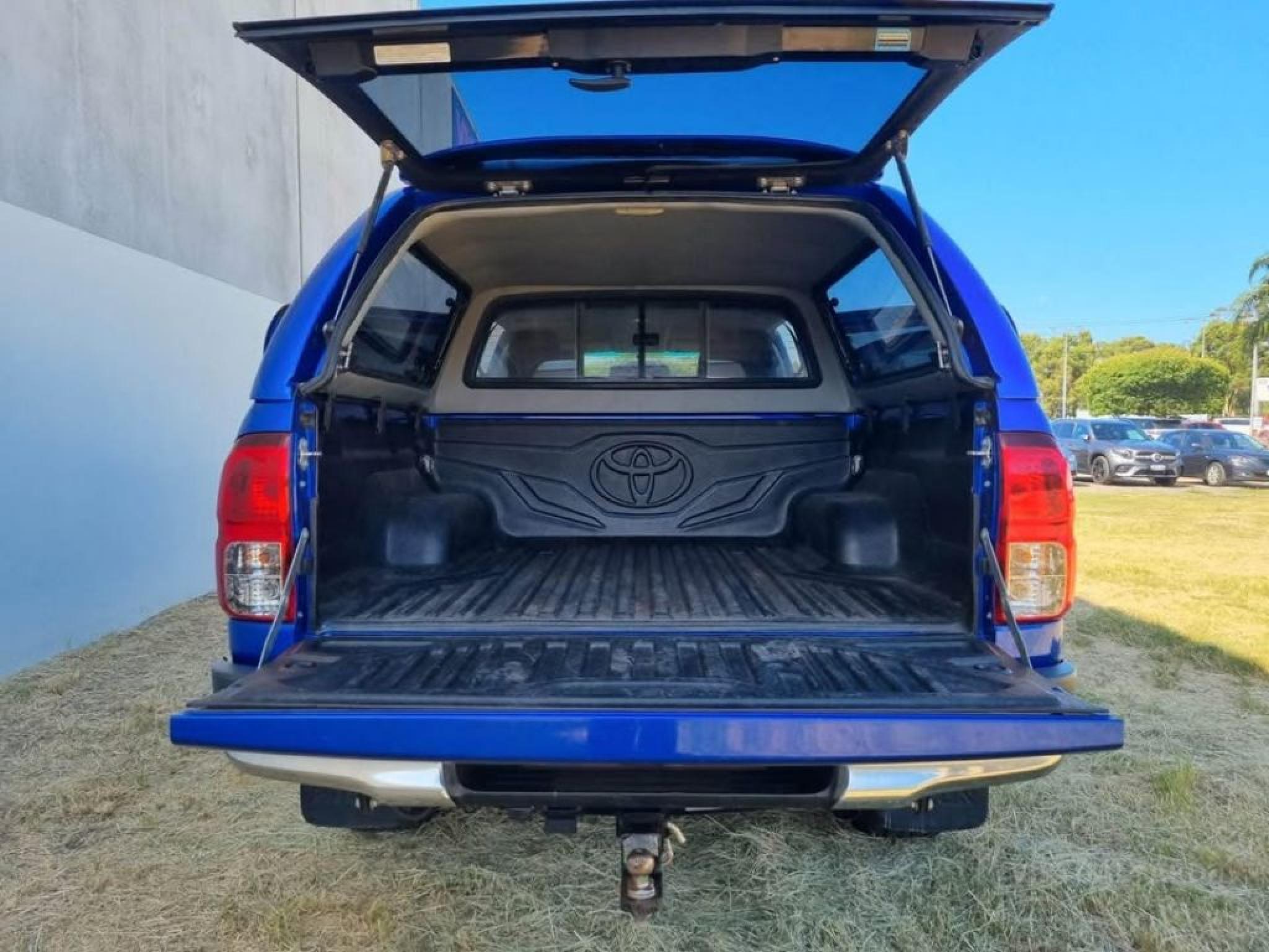TOYOTA HILUX