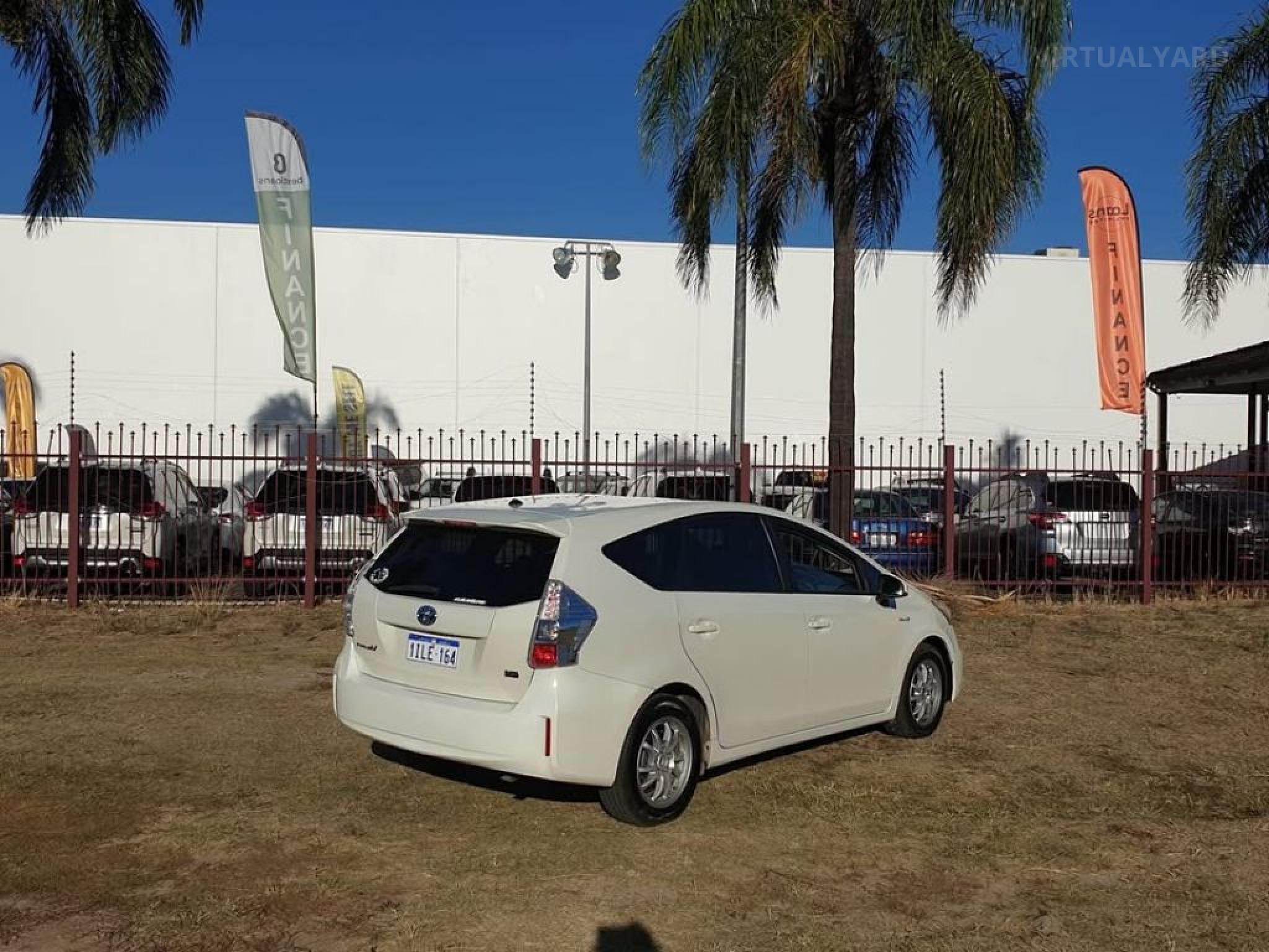 TOYOTA PRIUS V
