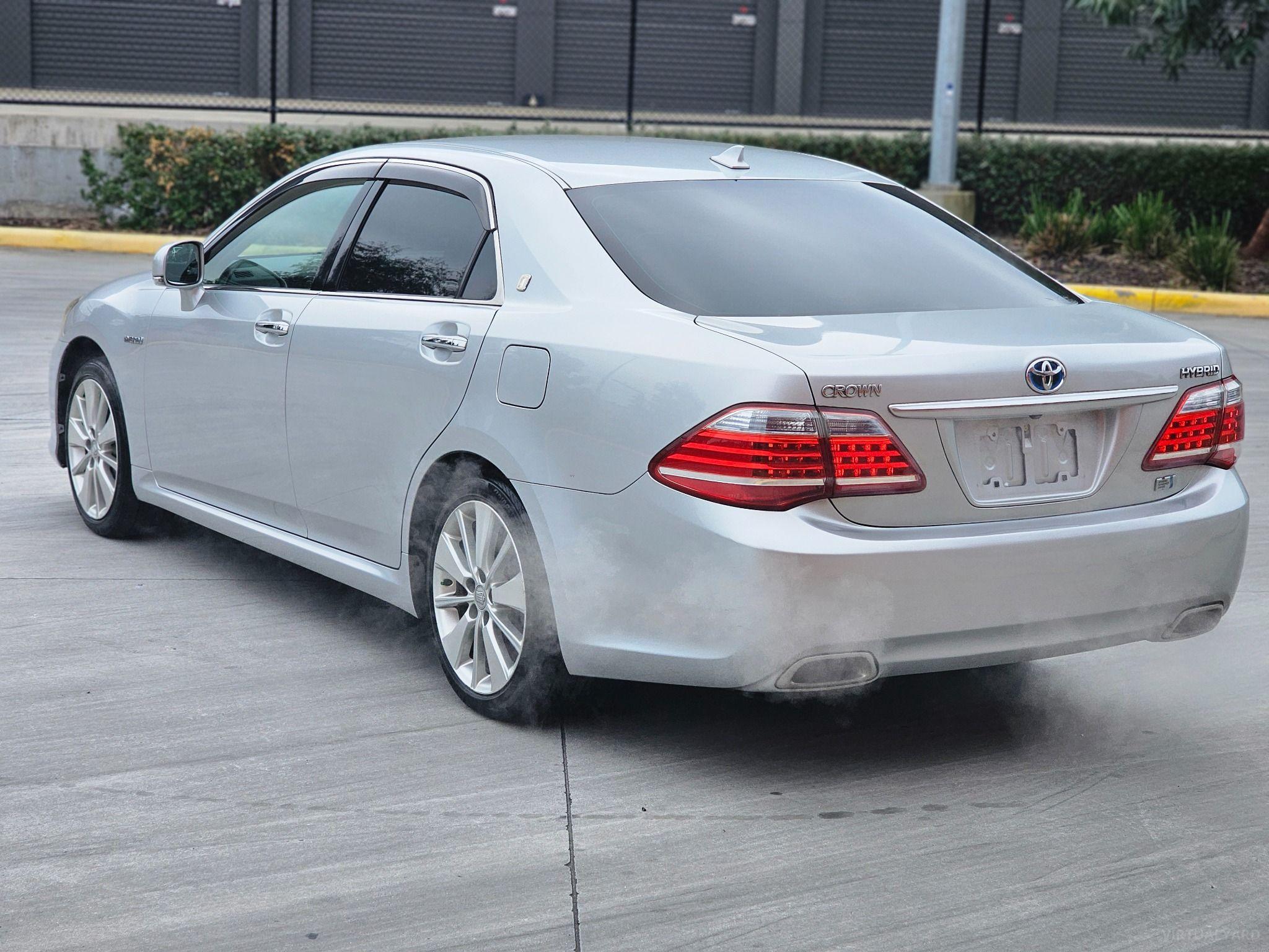 TOYOTA CROWN