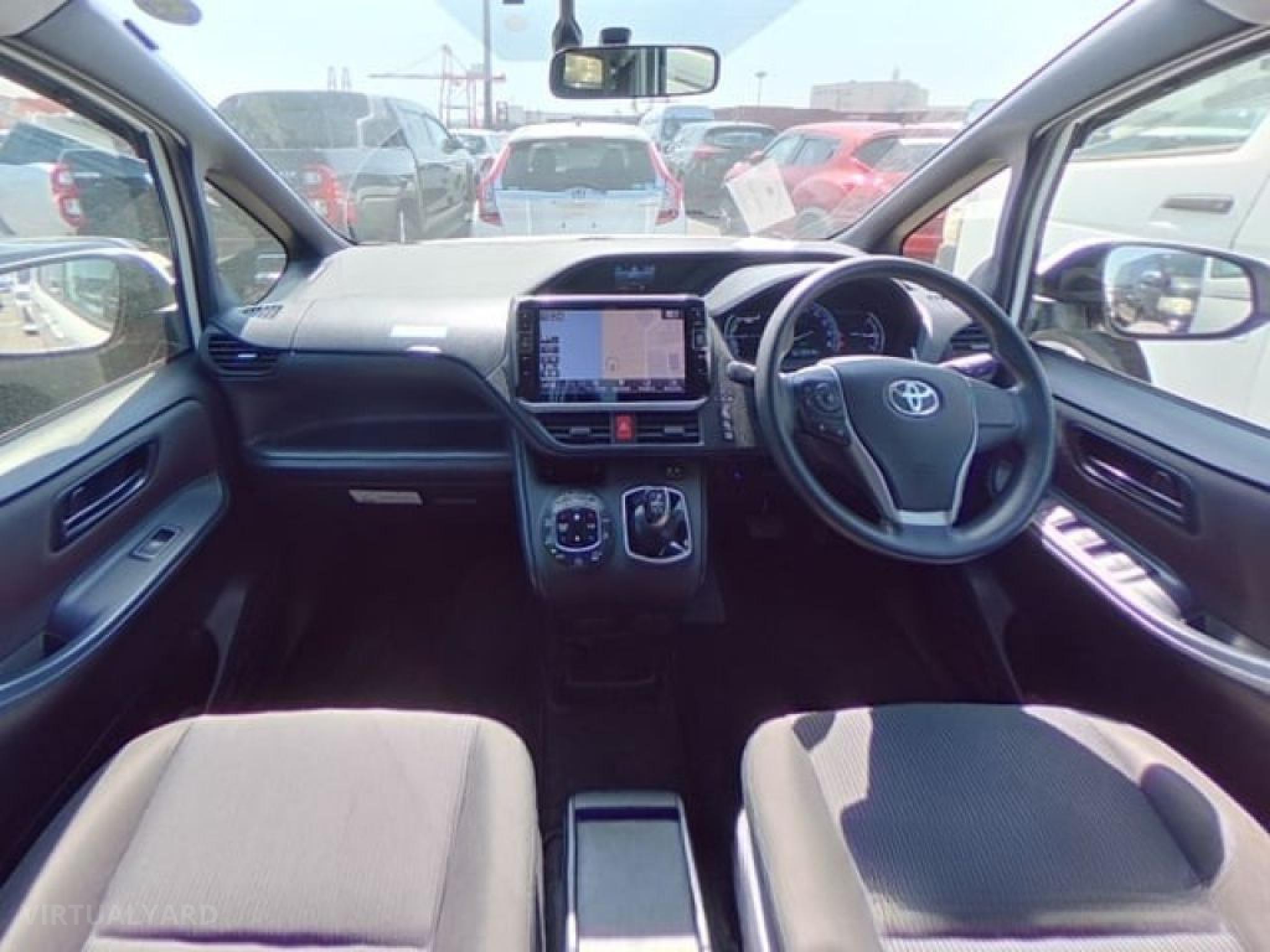 TOYOTA NOAH