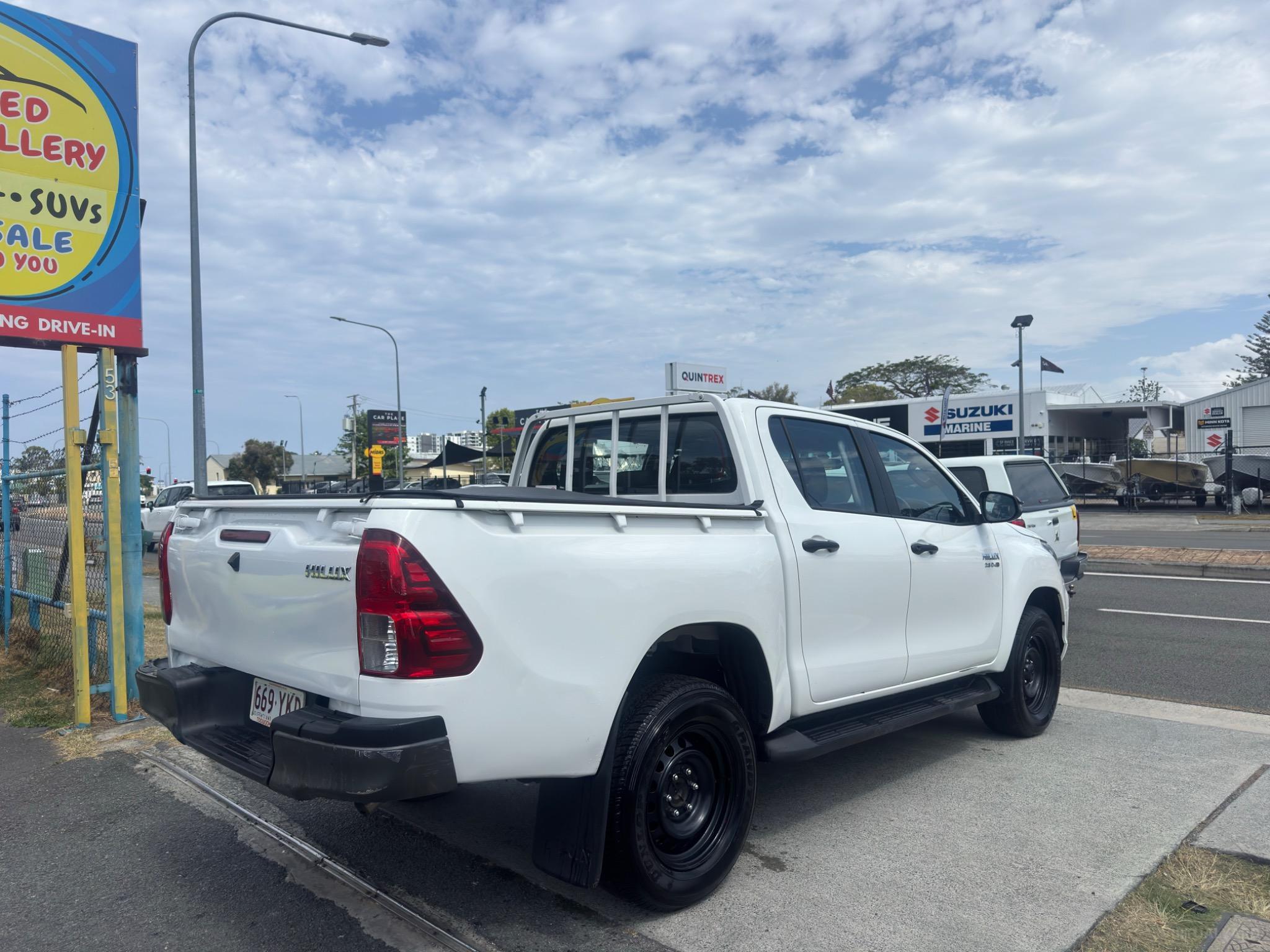 TOYOTA HILUX