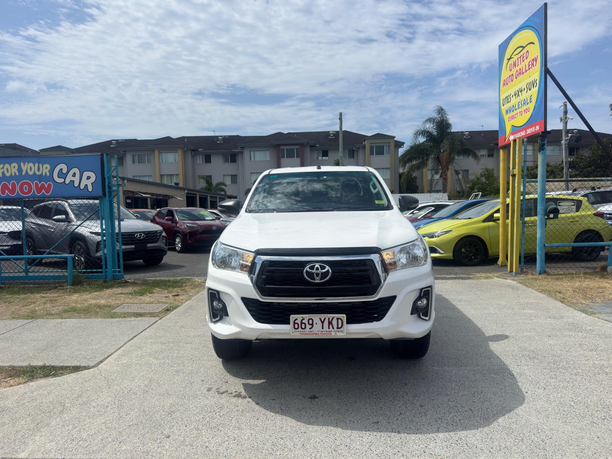 TOYOTA HILUX