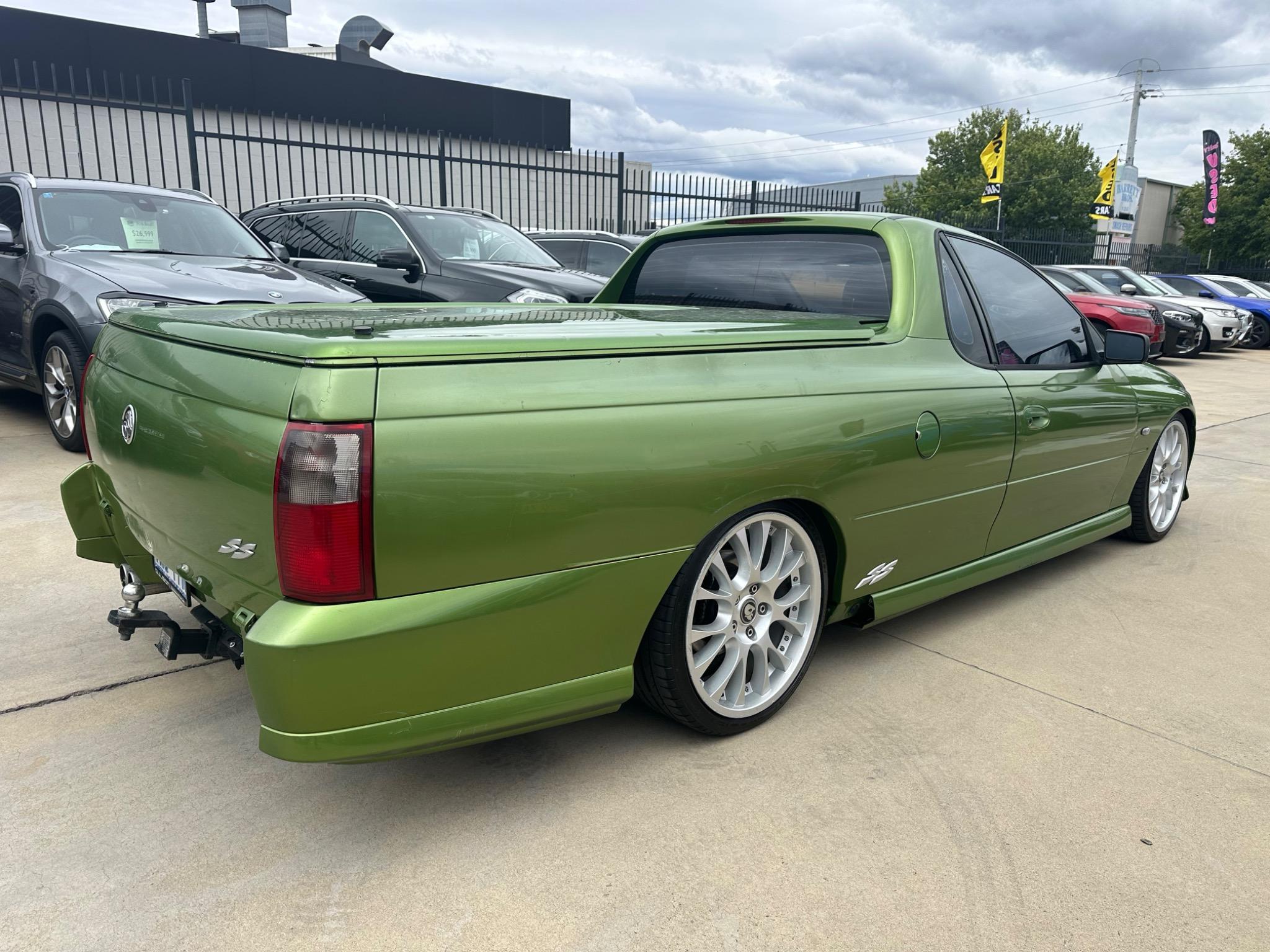 HOLDEN COMMODORE