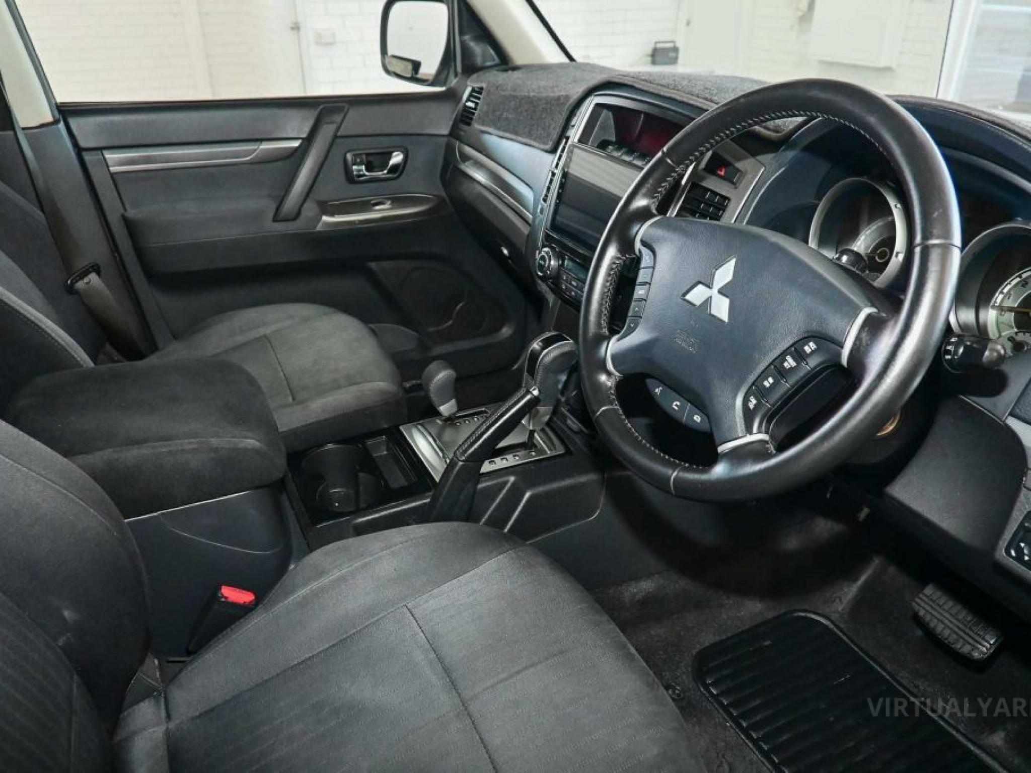 MITSUBISHI PAJERO