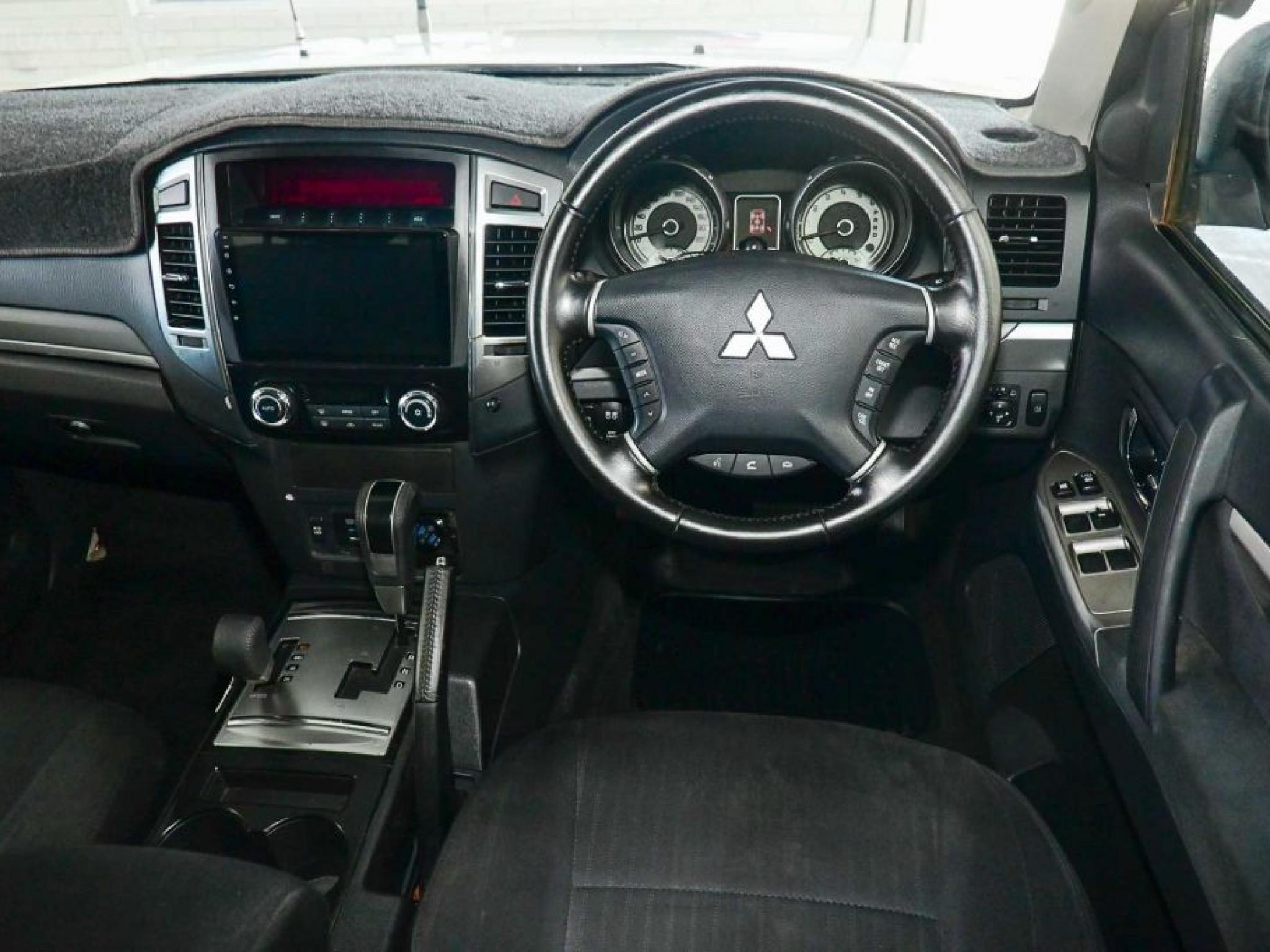 MITSUBISHI PAJERO