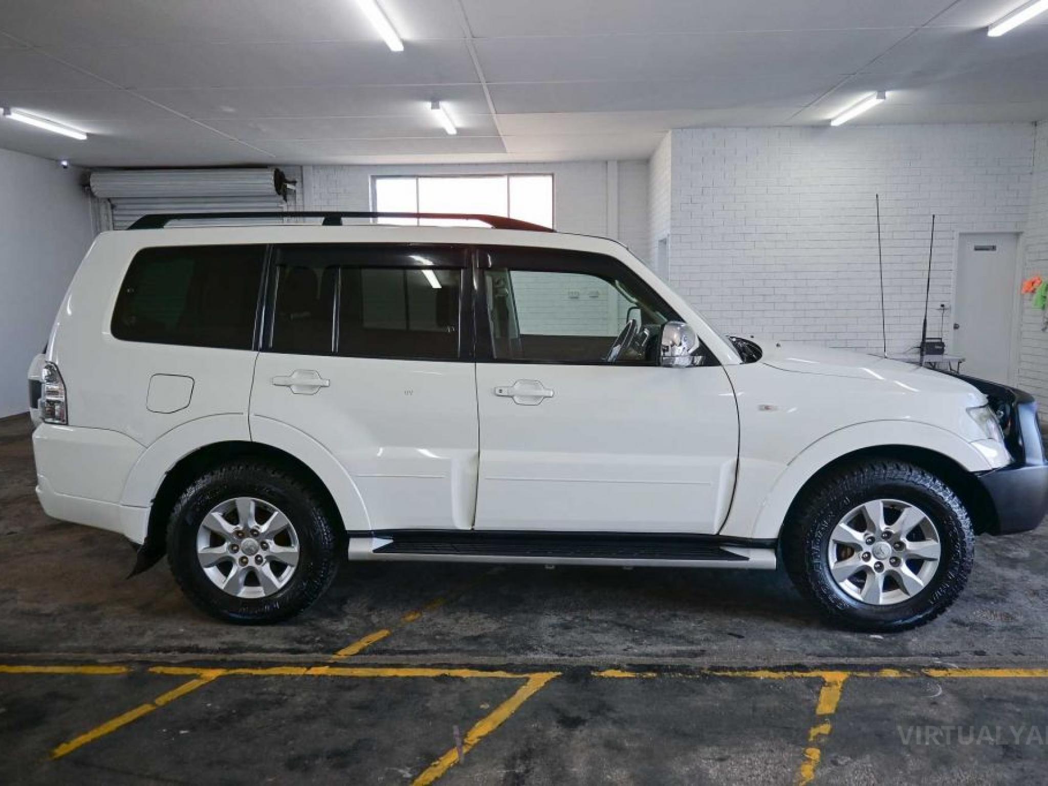 MITSUBISHI PAJERO