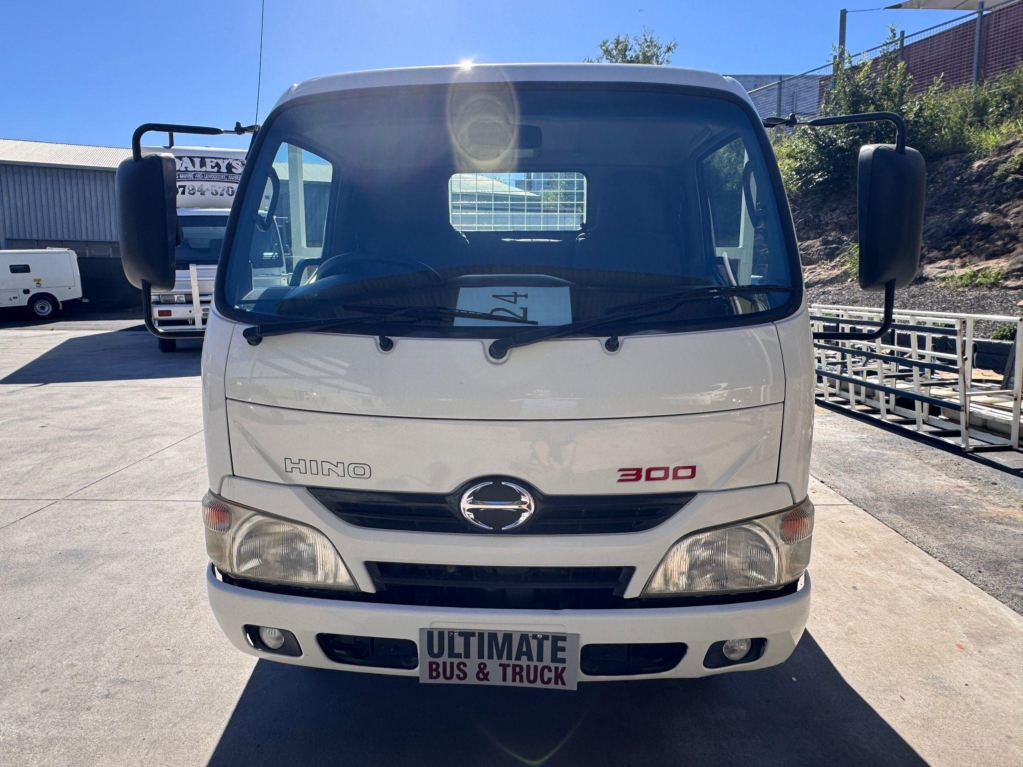 HINO 300