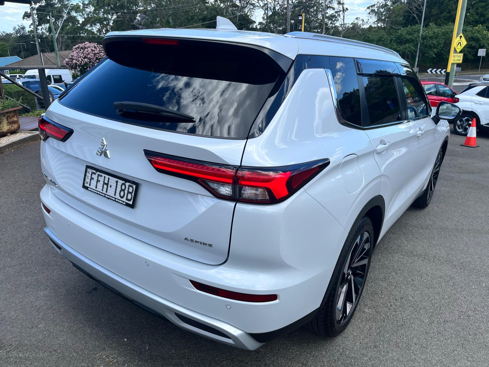 MITSUBISHI OUTLANDER