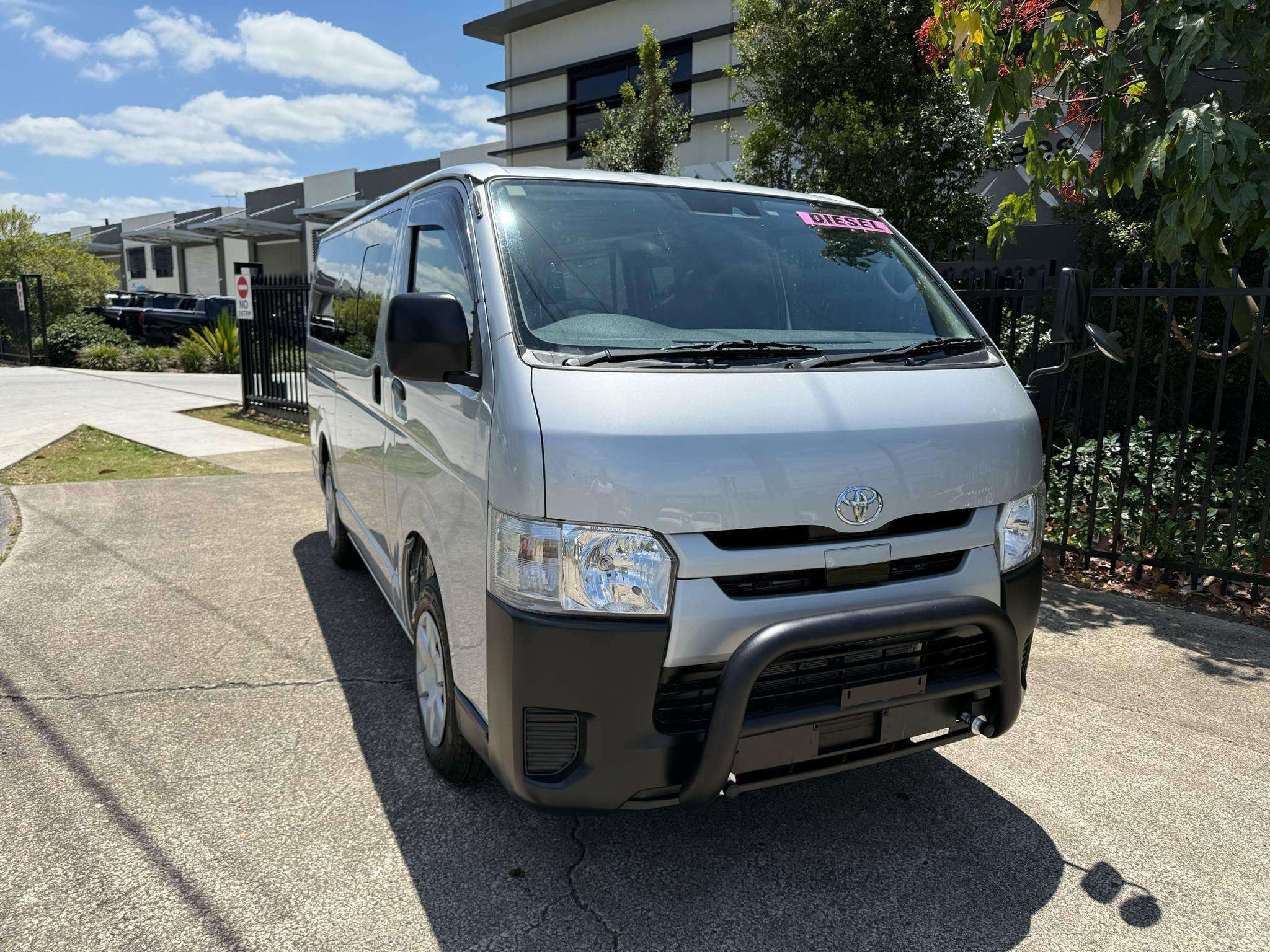 TOYOTA HIACE