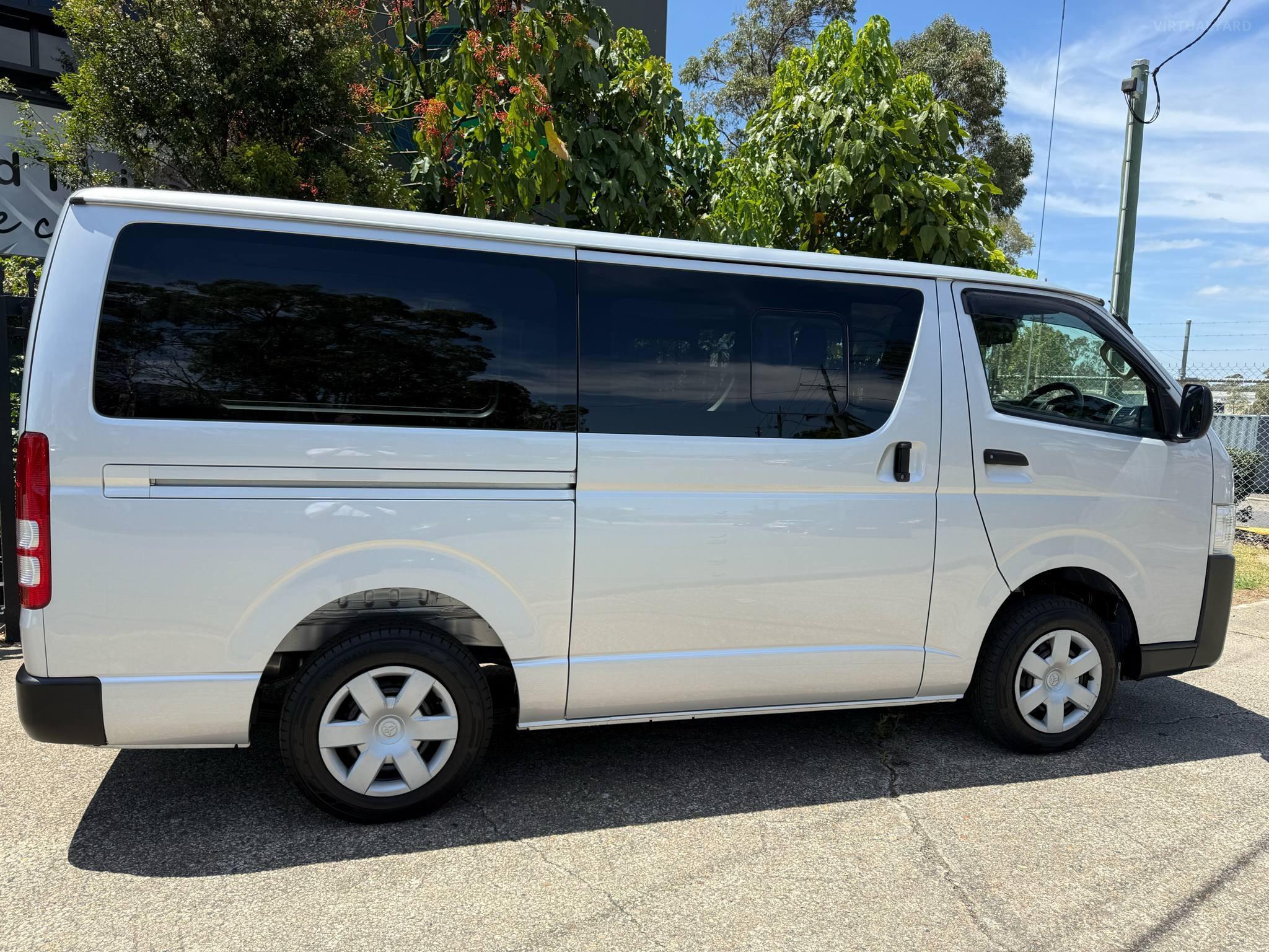 TOYOTA HIACE