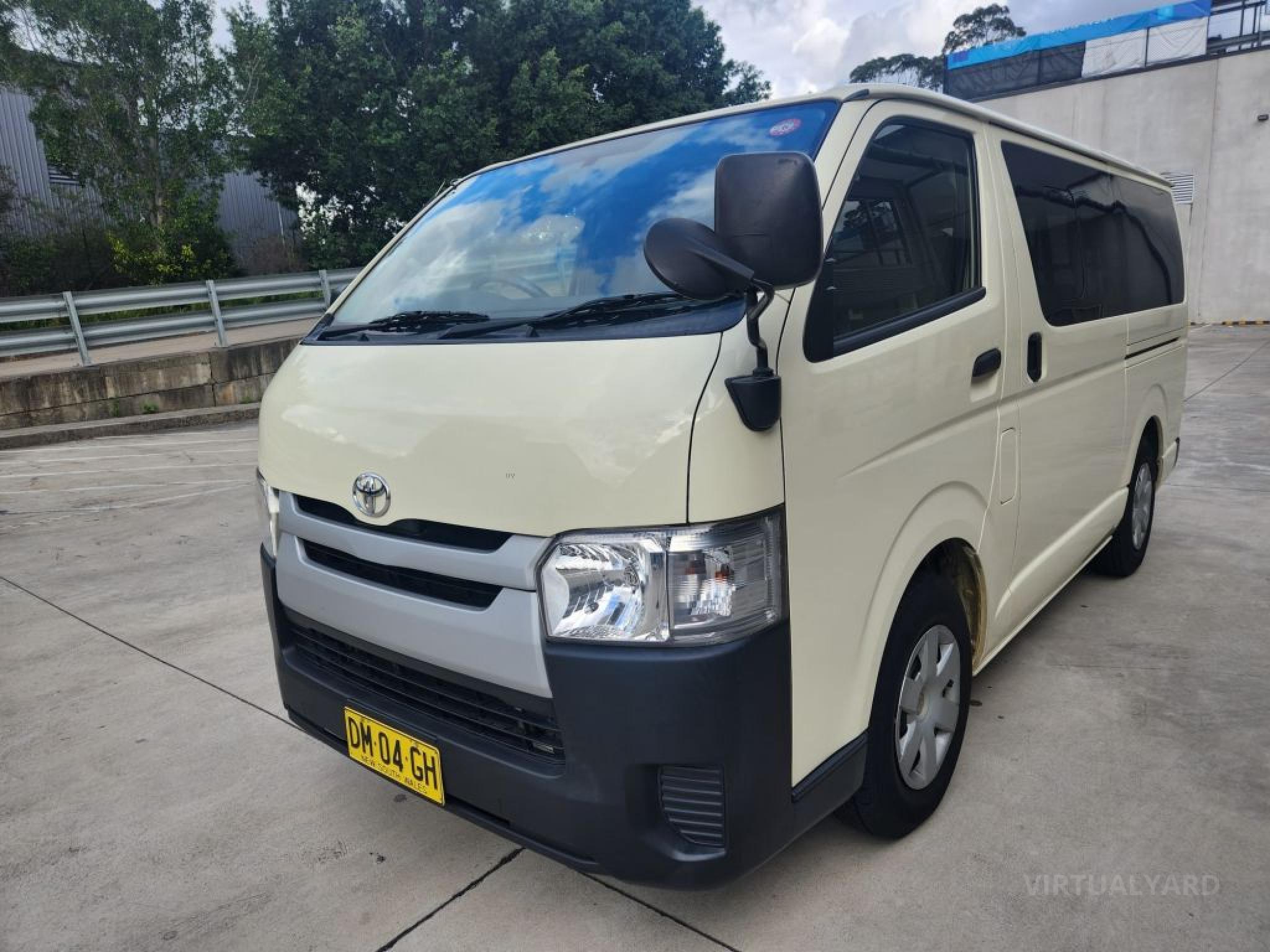 TOYOTA HIACE