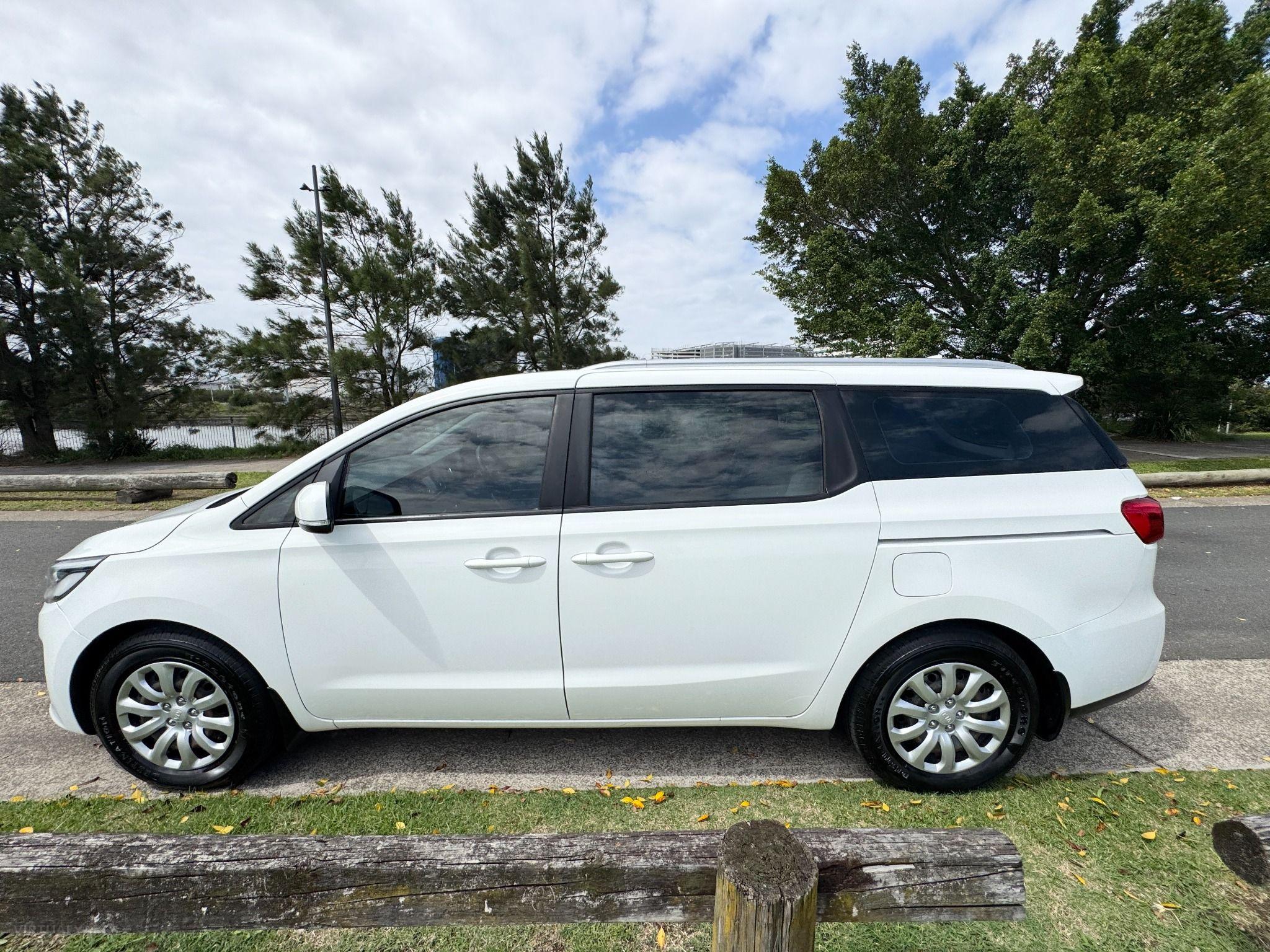 KIA CARNIVAL