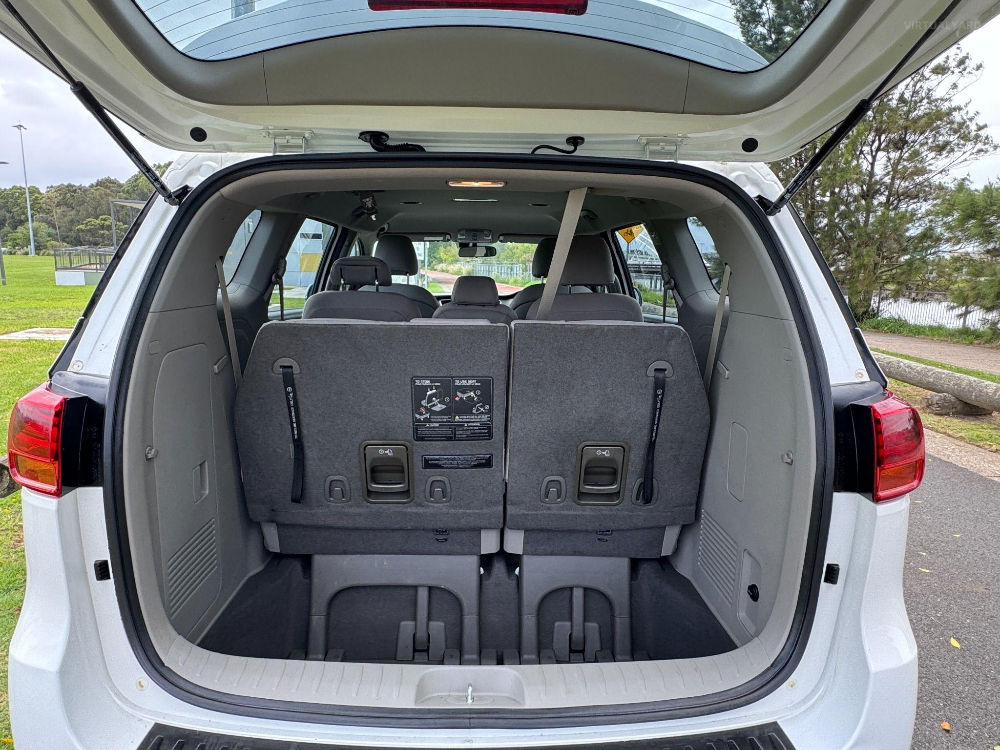 KIA CARNIVAL
