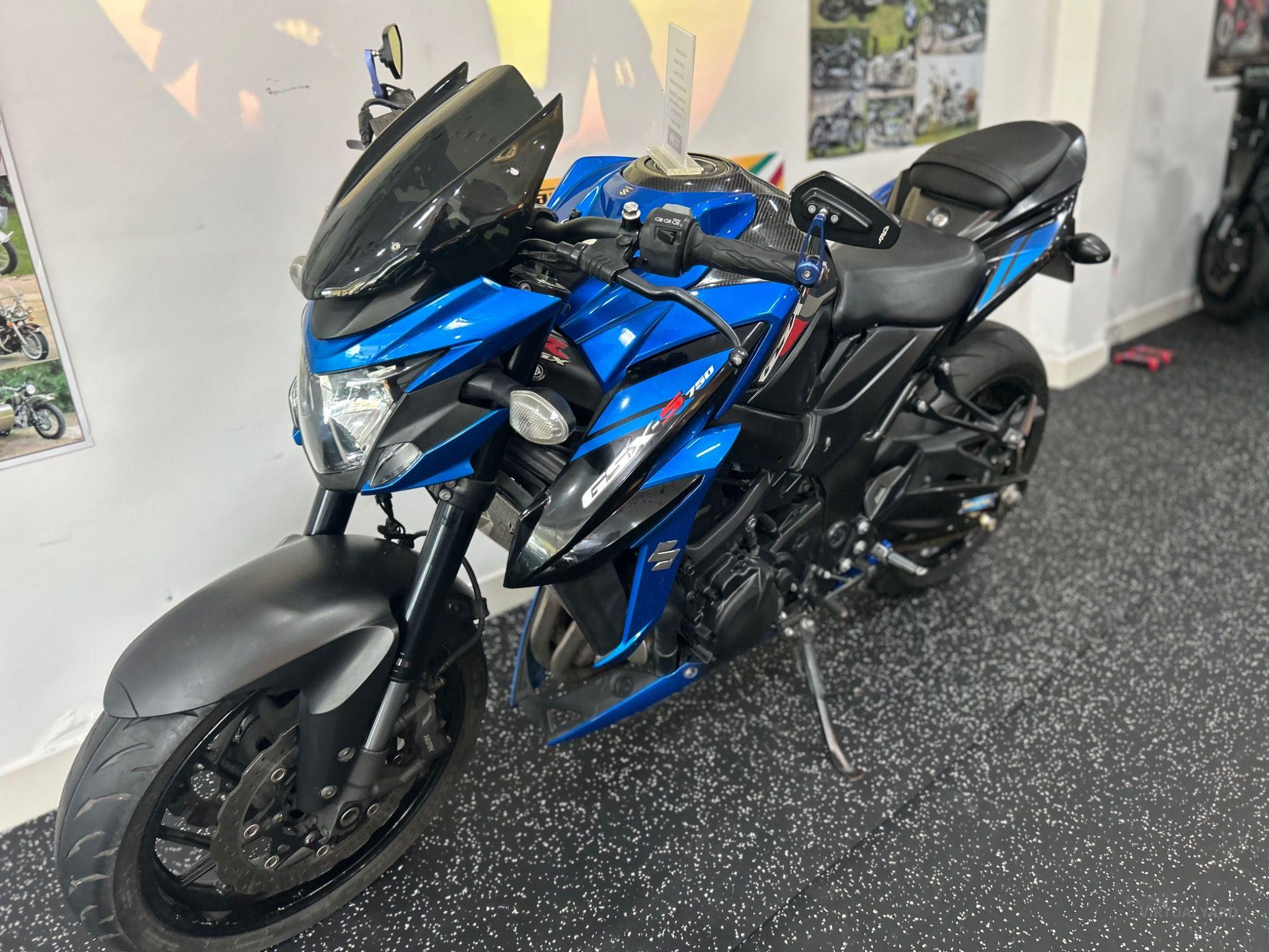 SUZUKI GSX-S 750