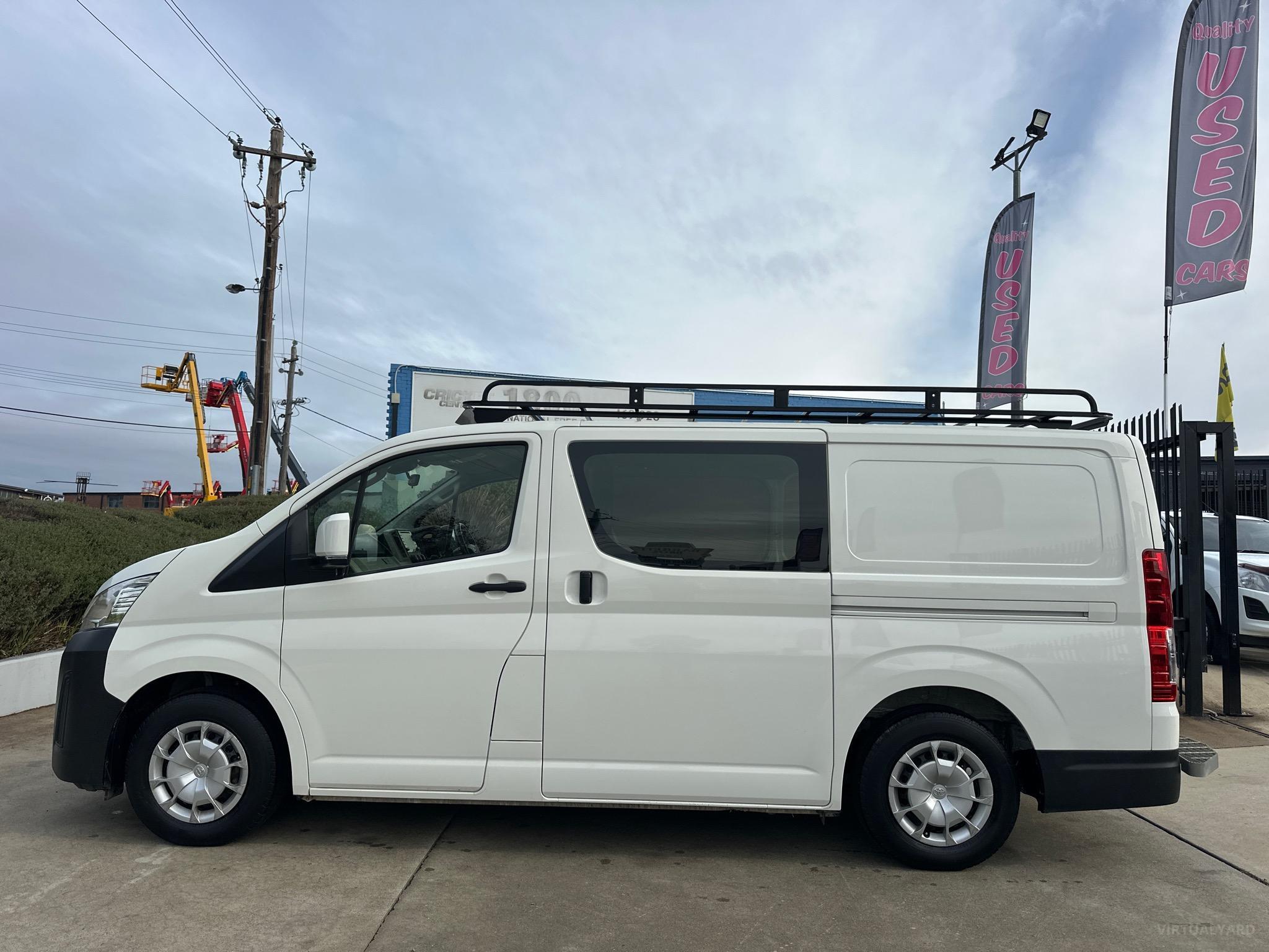 TOYOTA HIACE