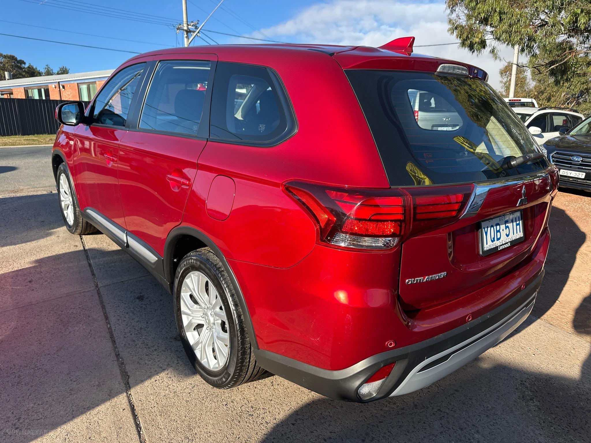 MITSUBISHI OUTLANDER