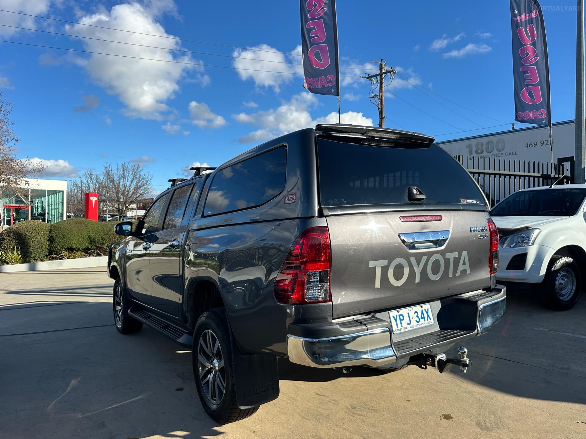 TOYOTA HILUX
